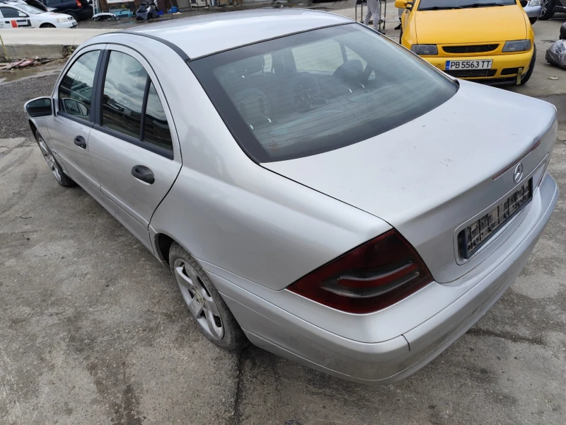 Mercedes-Benz C 220 2.0CDI, снимка 4 - Автомобили и джипове - 50230890