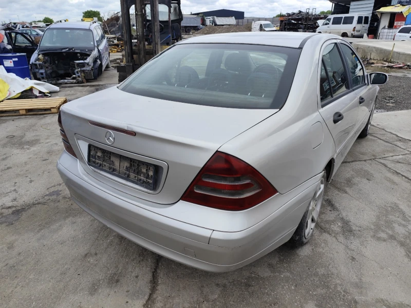 Mercedes-Benz C 220 2.0CDI, снимка 3 - Автомобили и джипове - 50230890