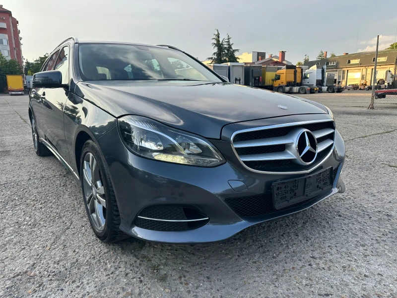 Mercedes-Benz E 220 E 220 / 4 MATIC , снимка 3 - Автомобили и джипове - 50558321
