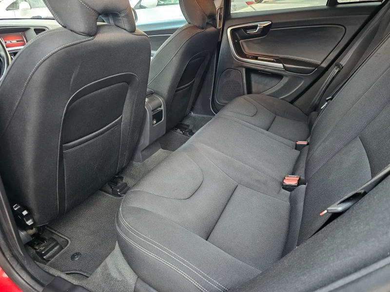 Volvo V60 2.0D, 120к.с., Facelift , снимка 10 - Автомобили и джипове - 51460788