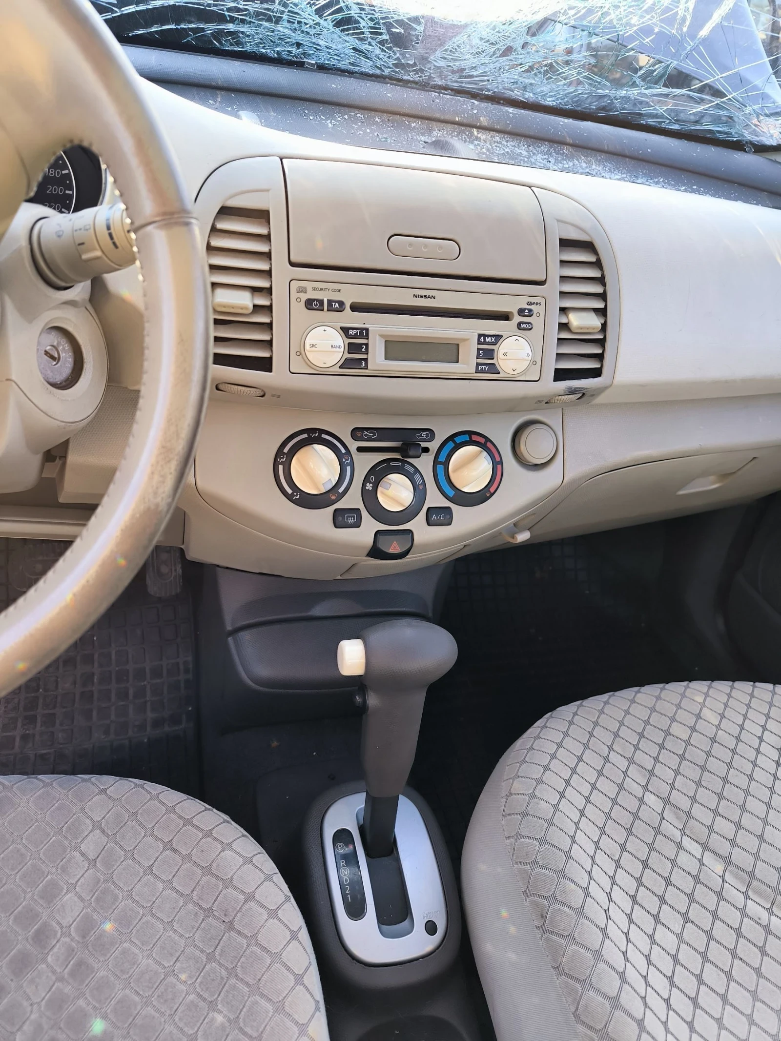 Nissan Micra  - изображение 4
