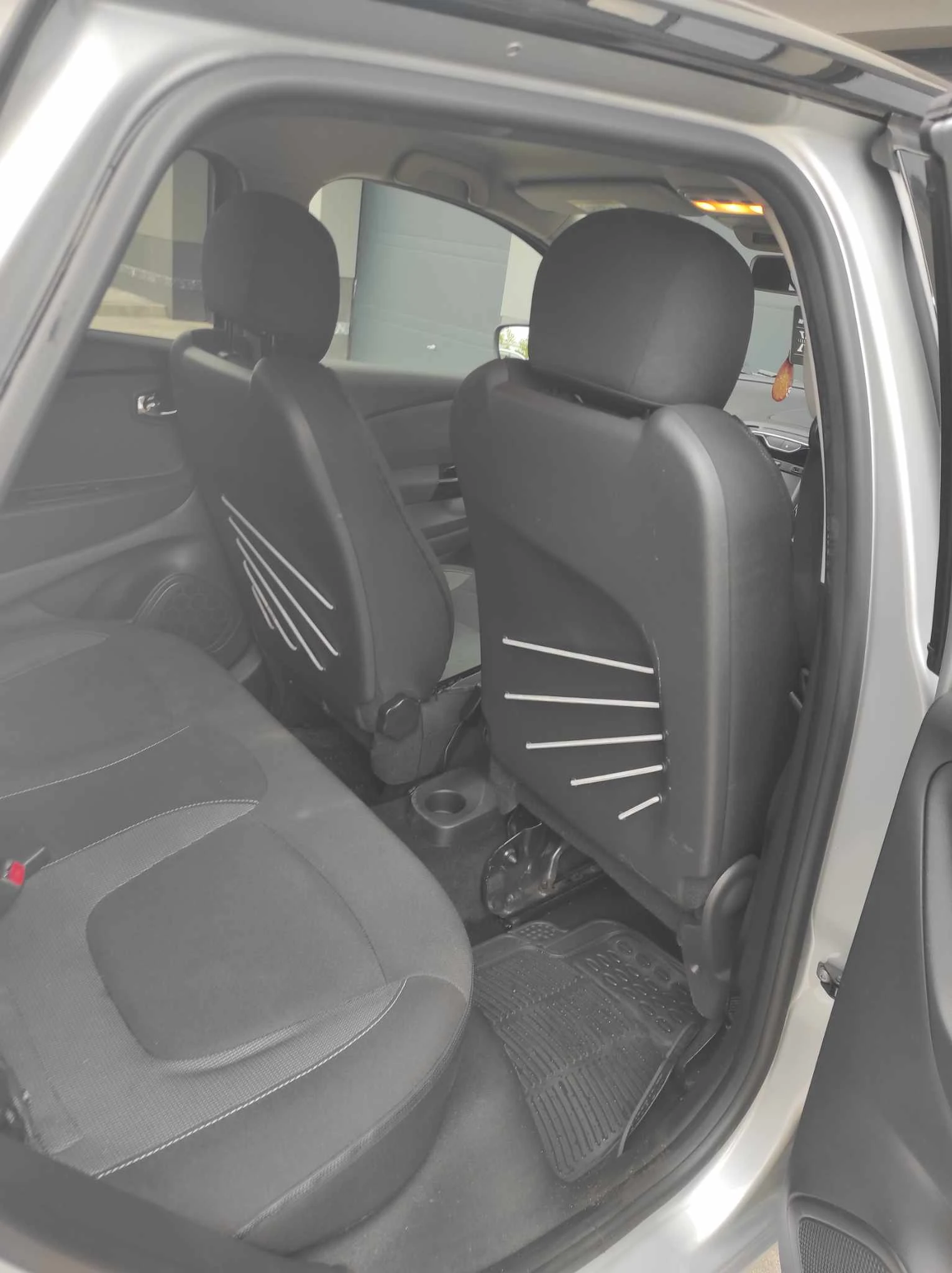 Renault Captur 1, 5 dCi ДЕСЕН волан - изображение 9