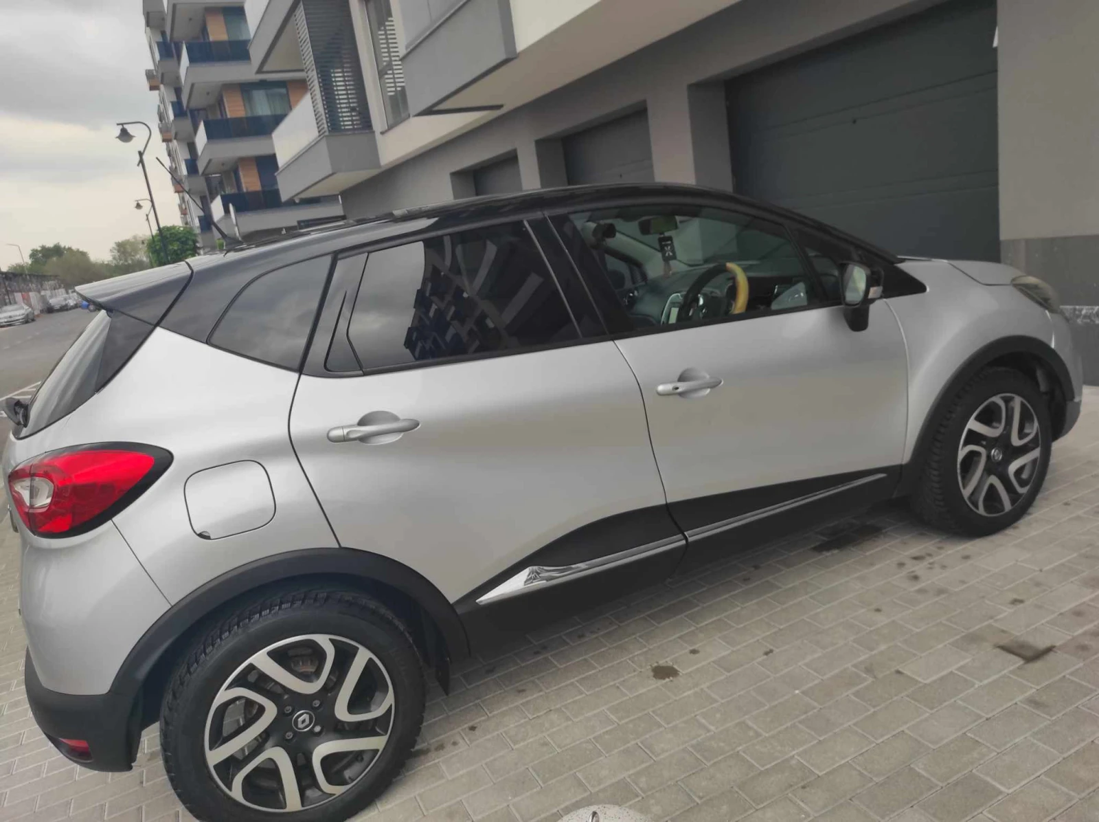 Renault Captur 1, 5 dCi ДЕСЕН волан - изображение 5