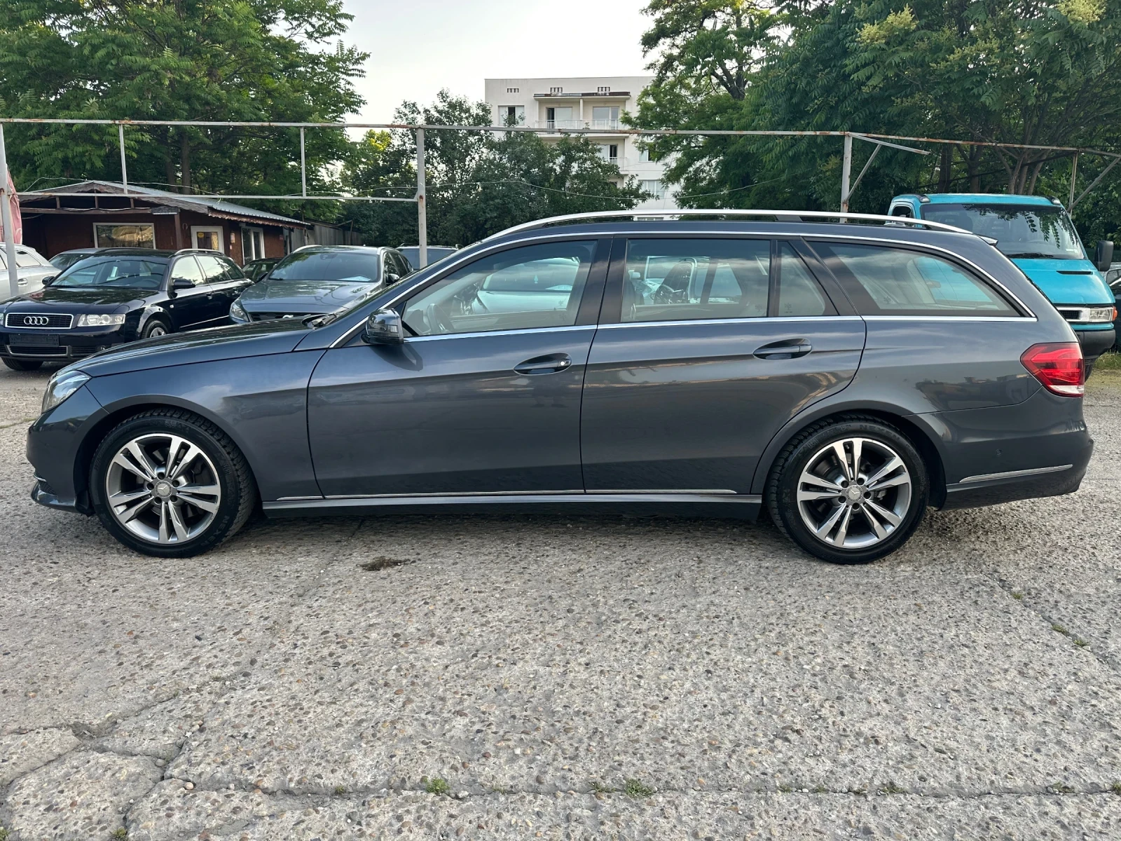 Mercedes-Benz E 220 E 220 / 4 MATIC  - изображение 7