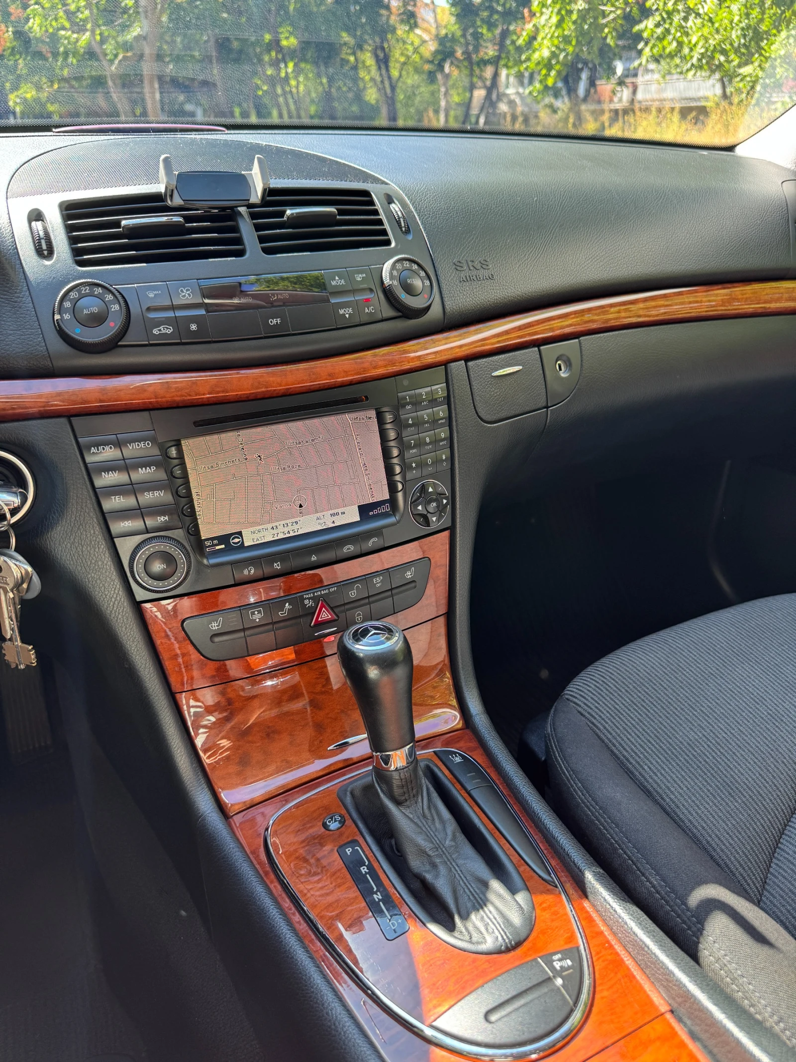 Mercedes-Benz E 200 Фабричен Метан - изображение 4