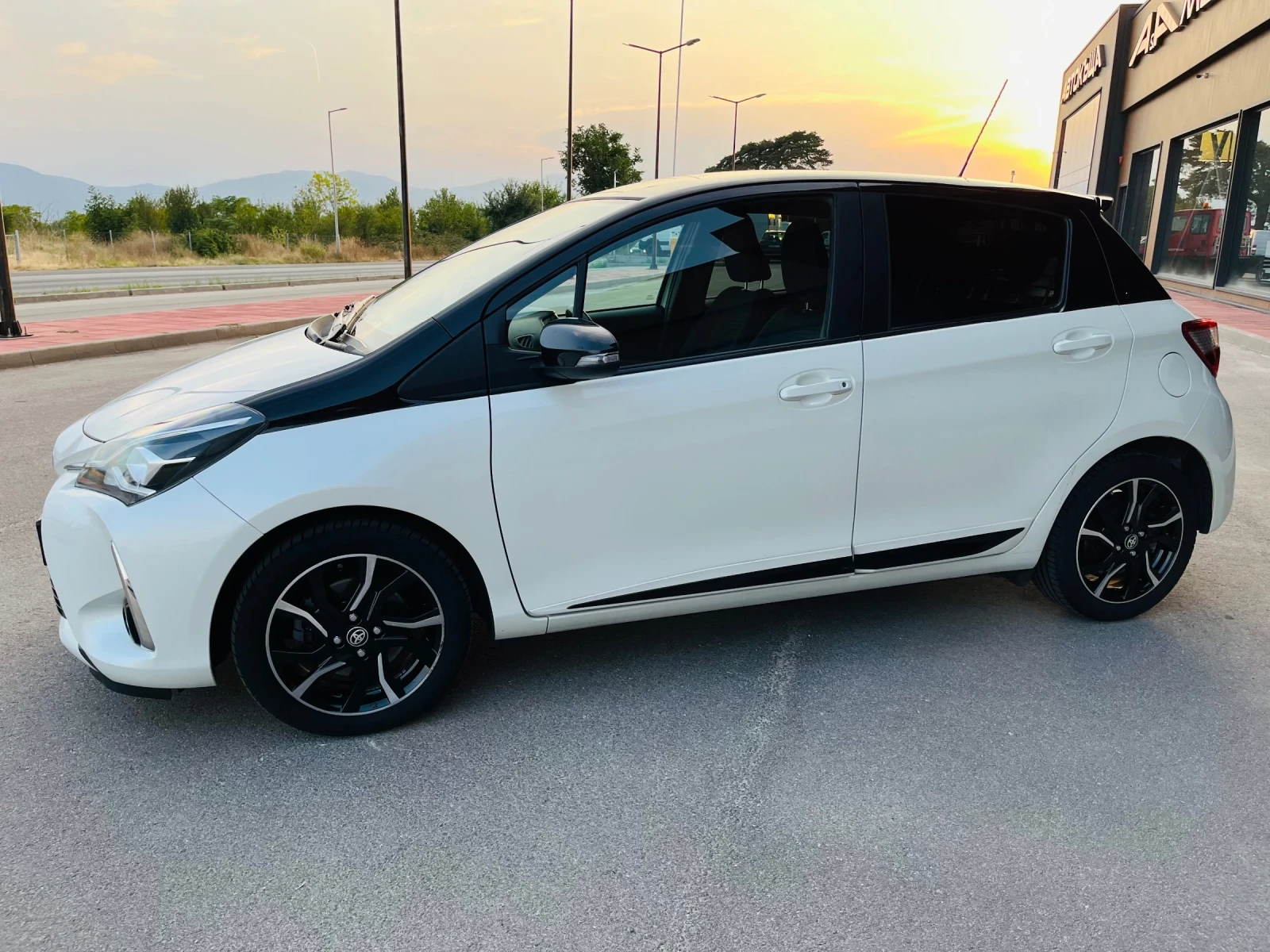 Toyota Yaris 2018г.1.5 VVTi-111 к.с.;NAVI;КАМЕРА;ЕВРО-6В БЕЛГИЯ - изображение 2