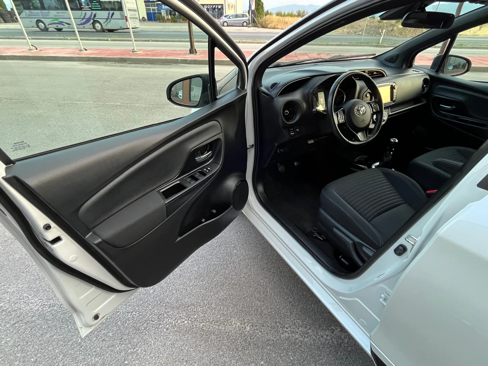 Toyota Yaris 2018г.1.5 VVTi-111 к.с.;NAVI;КАМЕРА;ЕВРО-6В БЕЛГИЯ - изображение 7