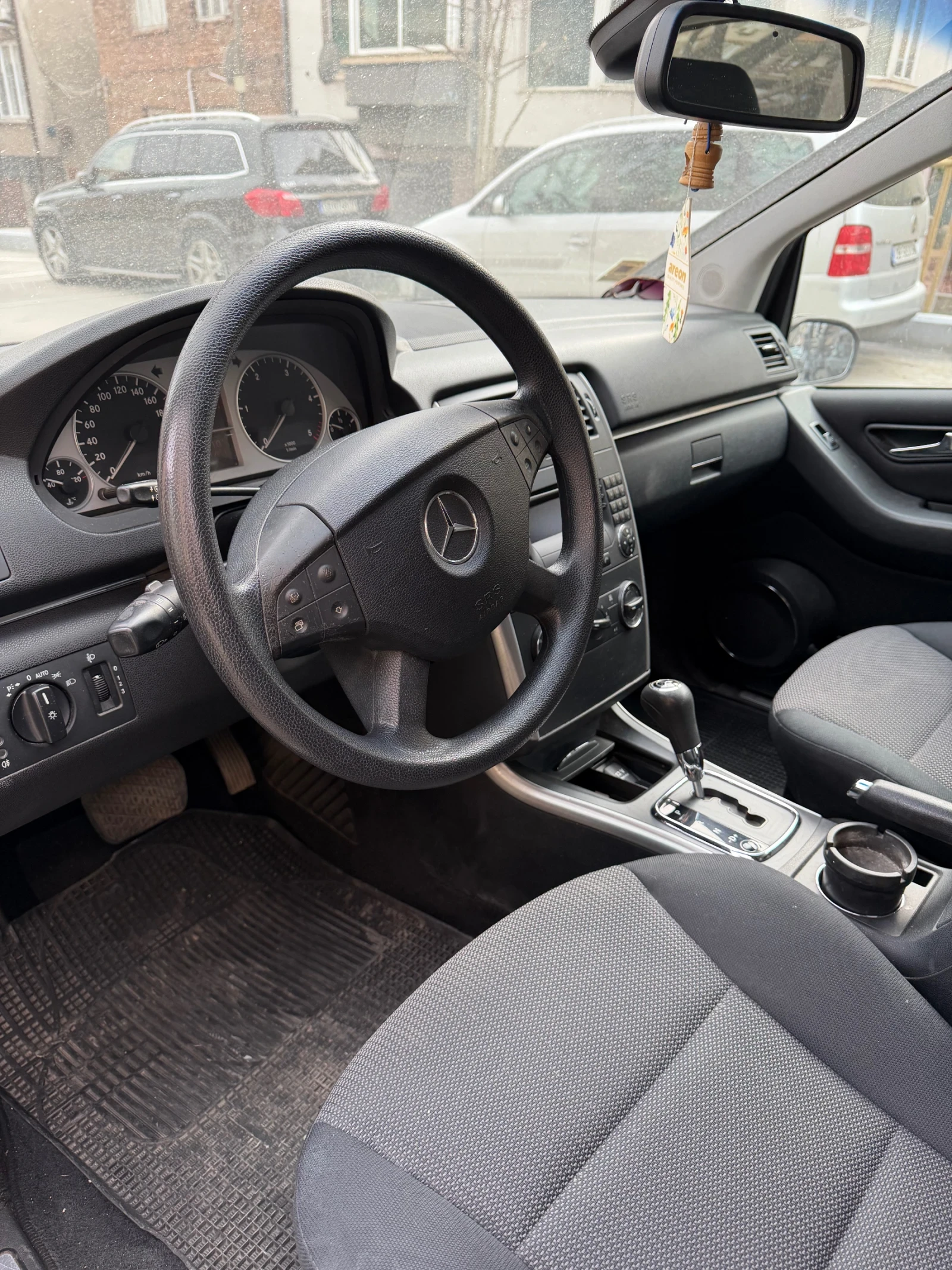 Mercedes-Benz B 180, снимка 5 - Автомобили и джипове - 54487847