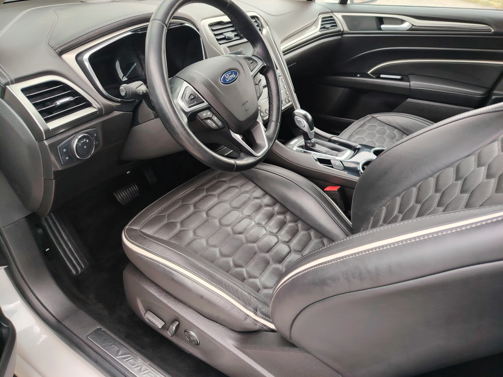 Ford Mondeo 2.0 Hybrid Vignale Face Lift , снимка 10 - Автомобили и джипове - 54582234