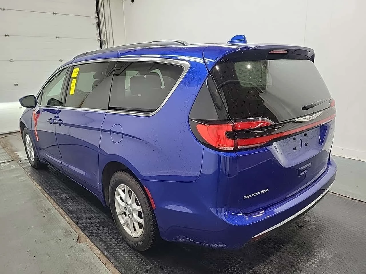 Chrysler Pacifica TOURING| DISTRONIC| 360| ПОДГРЕВИ| 2 КЛЮЧА| CARFAX, снимка 6 - Автомобили и джипове - 54656379