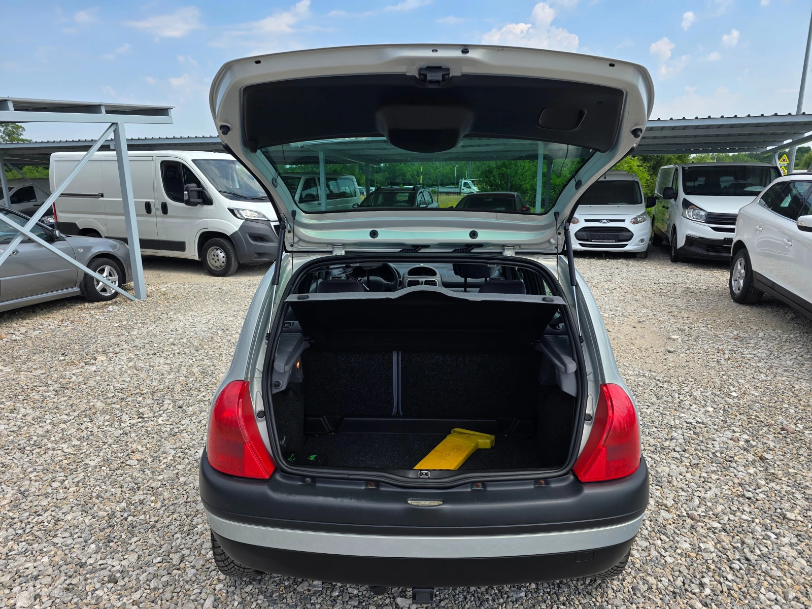Renault Clio 1.6 БЕНЗИН АВТОМАТИК РЕАЛНИ КИЛОМЕТРИ, снимка 15 - Автомобили и джипове - 55216281