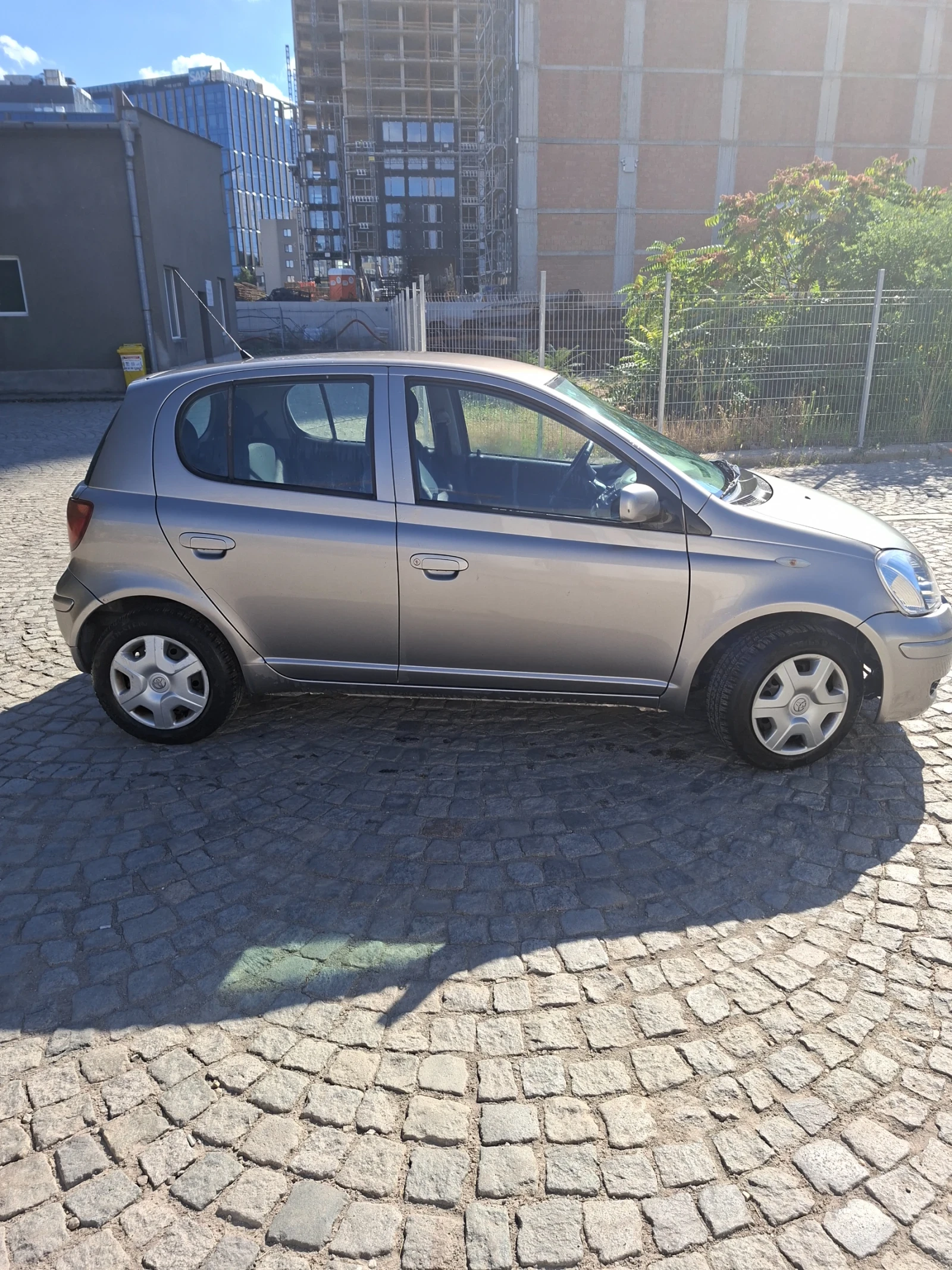Toyota Yaris Седан, снимка 2 - Автомобили и джипове - 55747376