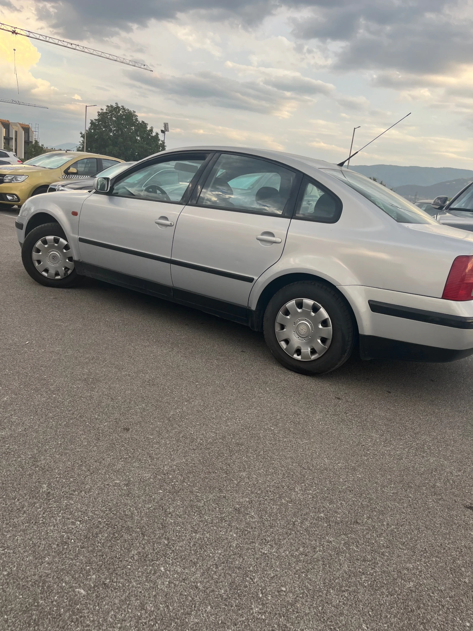 VW Passat 1.8, снимка 13 - Автомобили и джипове - 55780739