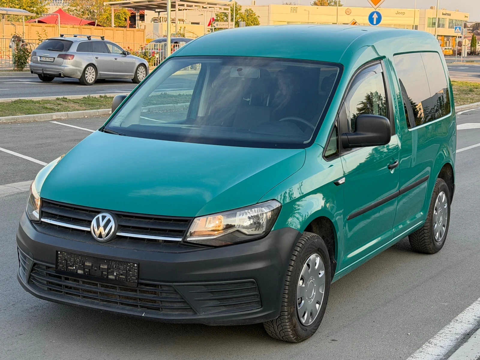 VW Caddy 2.0 TDi Пътнически | Клима | Нави | Автоп | ДДС