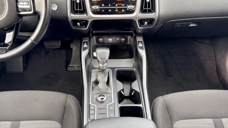 Kia Sorento 2.5 53000км, снимка 15 - Автомобили и джипове - 52671684