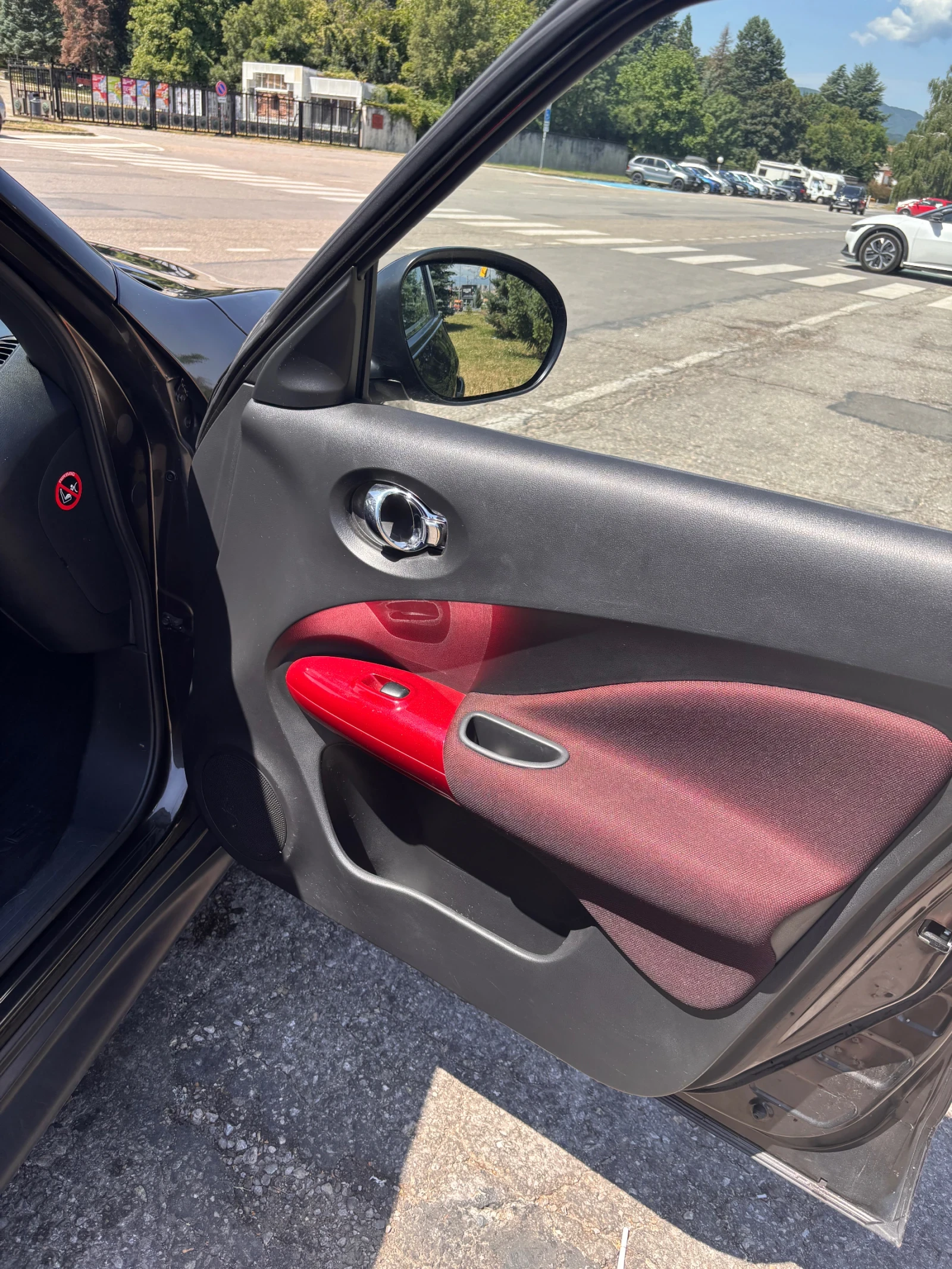 Nissan Juke TEKNA 1.6 Sport, снимка 4 - Автомобили и джипове - 55300328