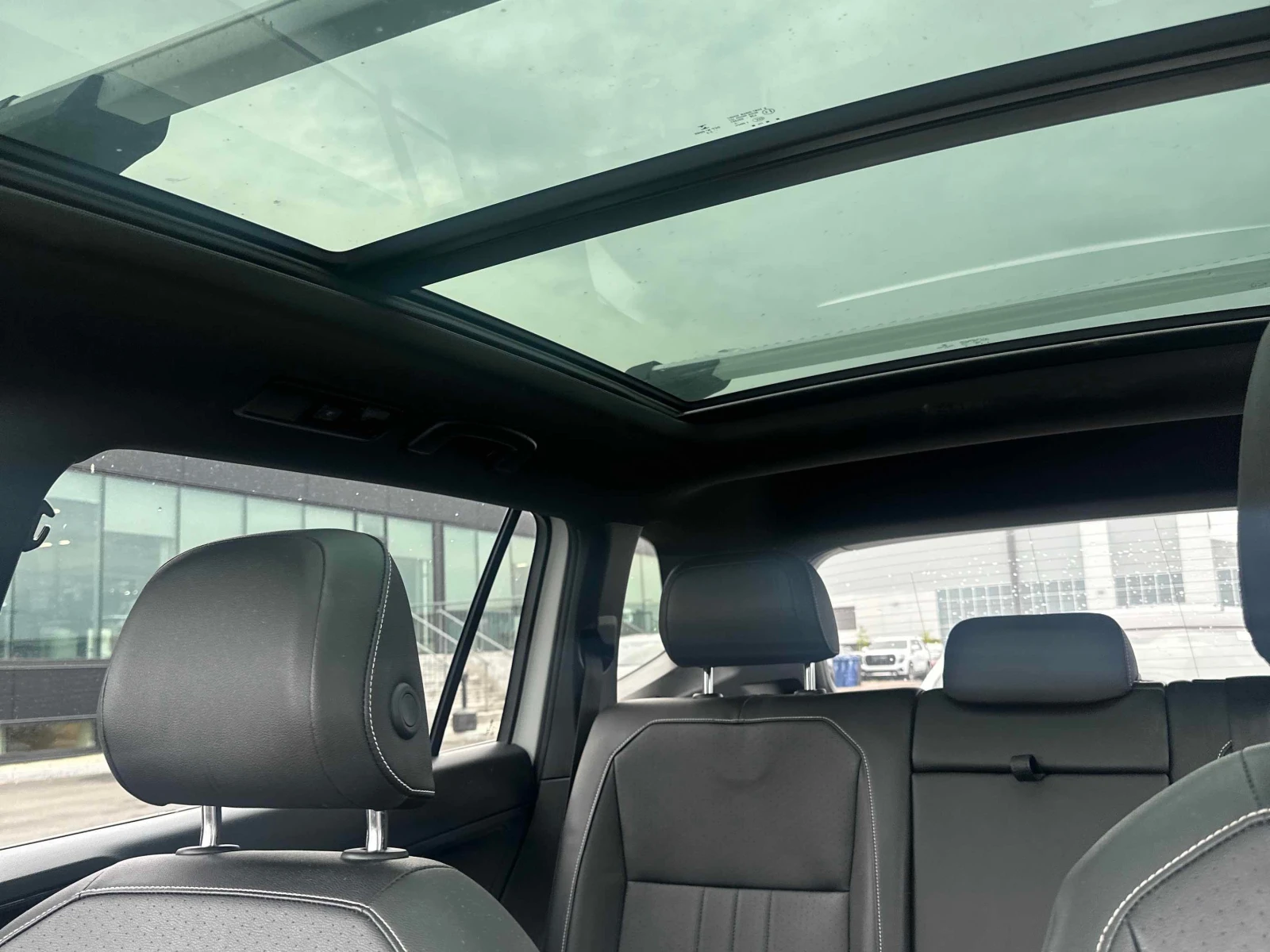 VW Tiguan * Comfortline R Line Black Edition * CARFAX * , снимка 9 - Автомобили и джипове - 56012846