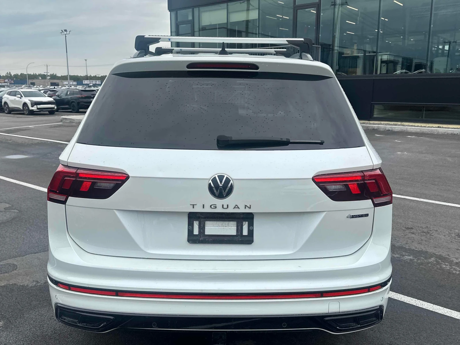 VW Tiguan * Comfortline R Line Black Edition * CARFAX * , снимка 5 - Автомобили и джипове - 56012846