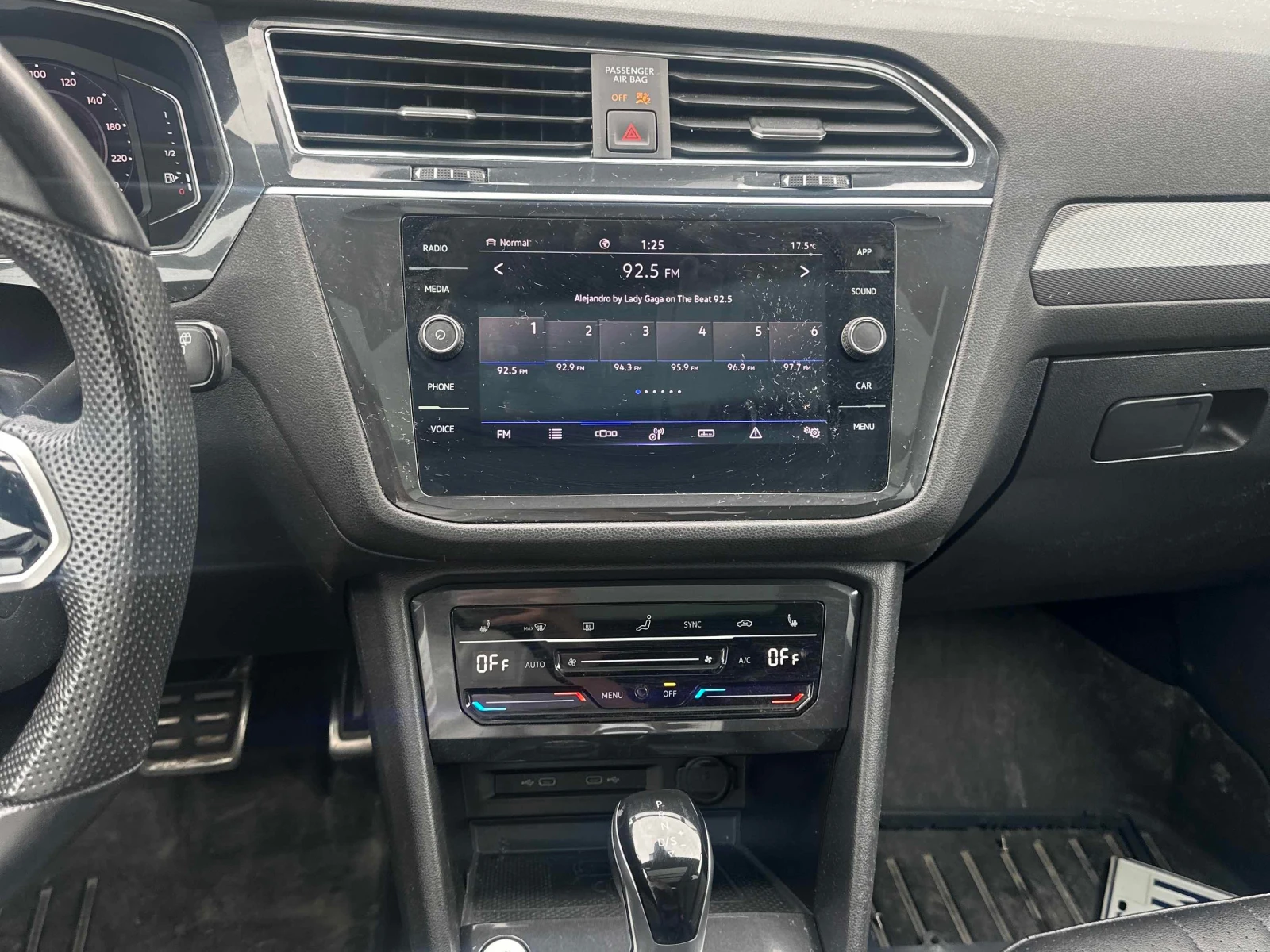 VW Tiguan * Comfortline R Line Black Edition * CARFAX * , снимка 8 - Автомобили и джипове - 56012846