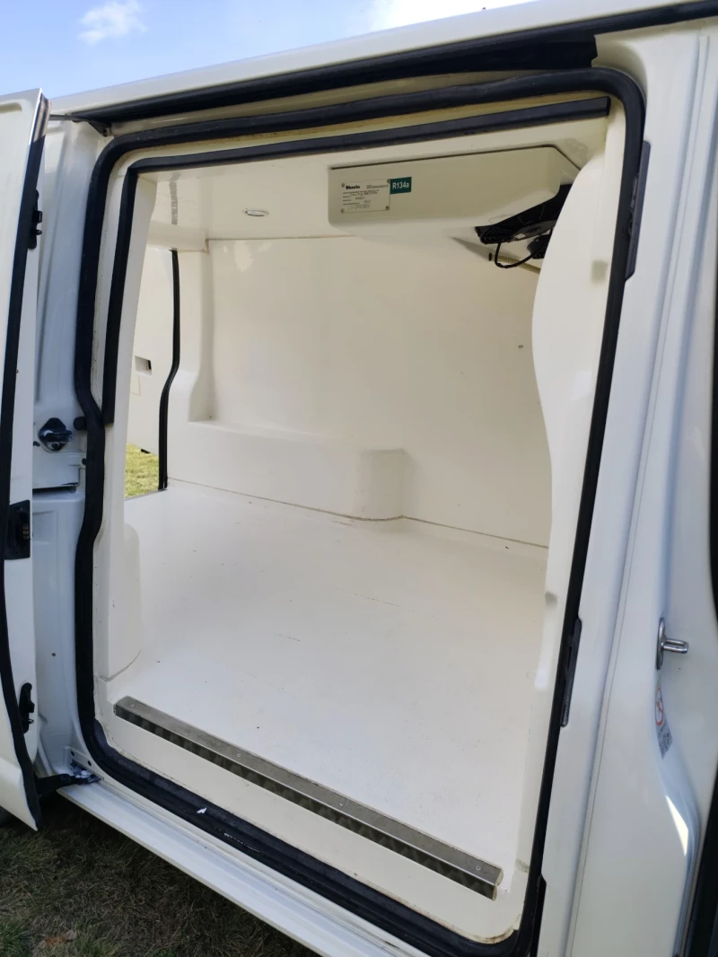 VW Transporter 2.0tdi хладилен, снимка 6 - Бусове и автобуси - 52788123