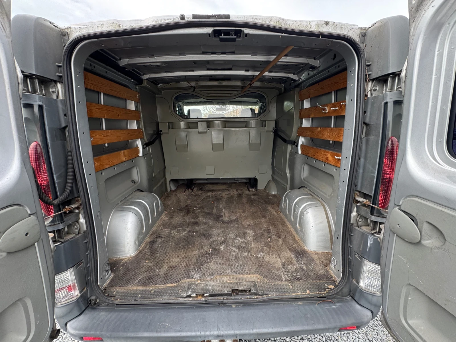 Opel Vivaro 2.5cdti КЛИМАТИК 221км!!! - изображение 10
