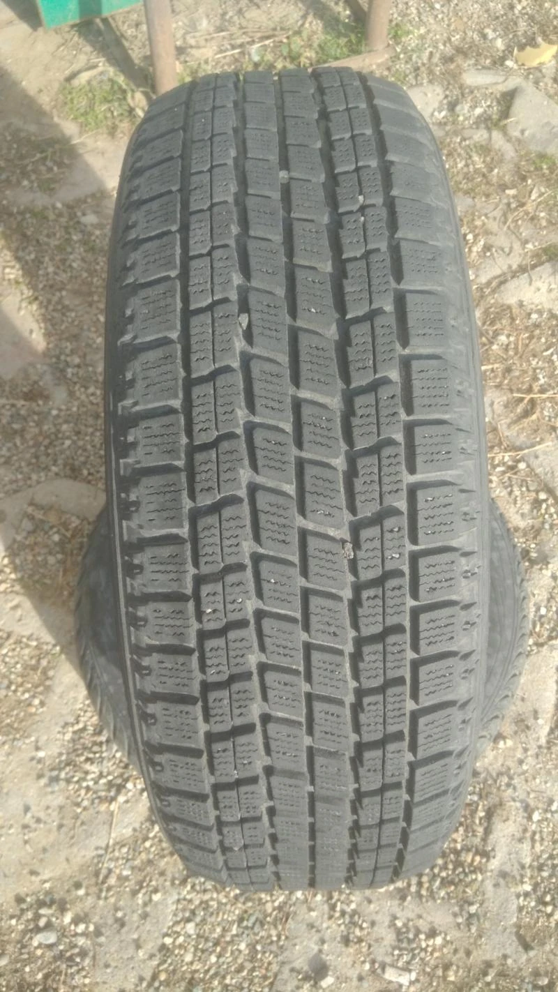 Гуми Зимни 205/60R15, снимка 1 - Гуми и джанти - 27834718