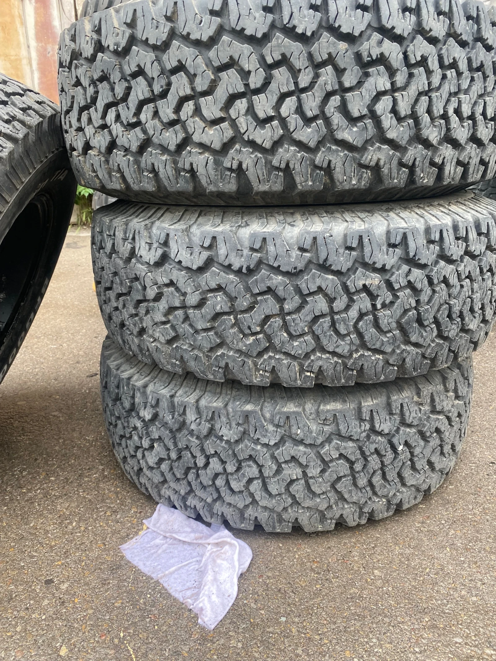 Гуми с джанти BF Goodrich 265/75R16, снимка 2 - Гуми и джанти - 54651878