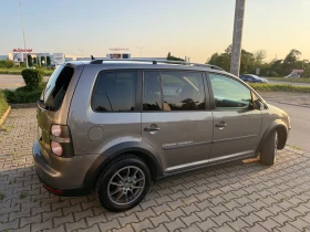 VW Touran CROSS, DSG, ЕДИН СОБСТВЕНИК, FULL, ПЕРФЕКТЕН, снимка 2