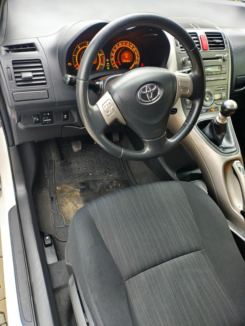 Toyota Auris, снимка 7 - Автомобили и джипове - 48292749