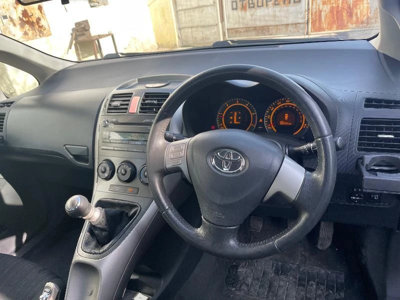 Toyota Auris 2.0D-4D 126к.с На Части, снимка 3 - Автомобили и джипове - 41138902