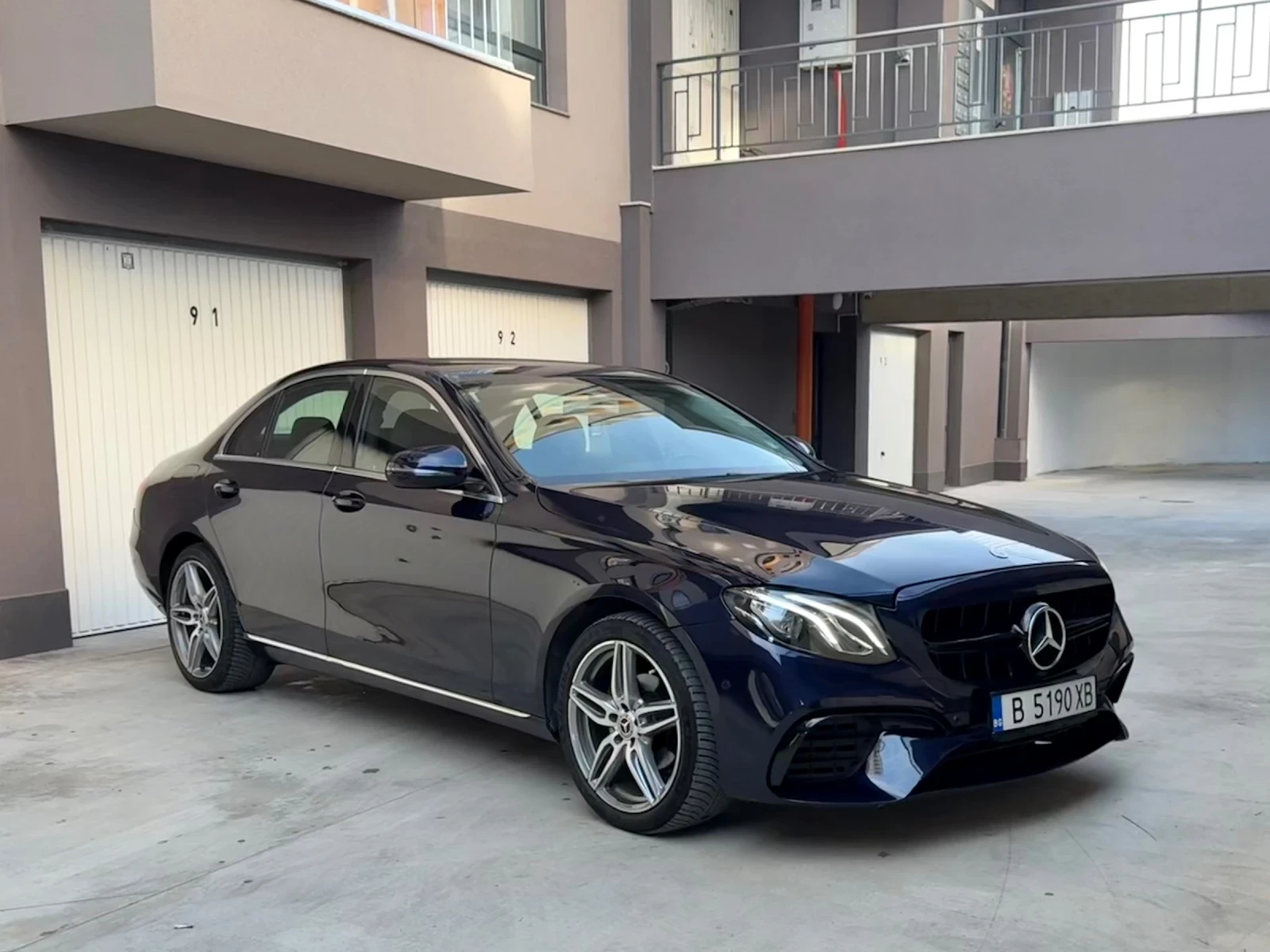 Mercedes-Benz E 220 AMG 9G-tronic, снимка 1