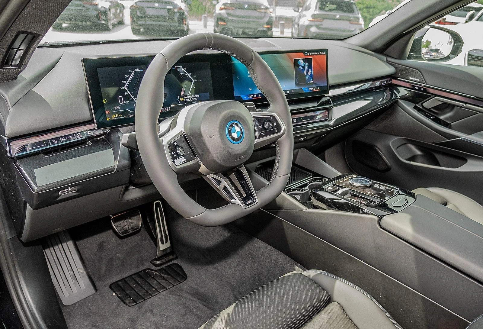 BMW 530 e/PLUG-IN/M-SPORT/KEYLESS/H&K/ICONIC GLOW/SHADOW/ - изображение 5