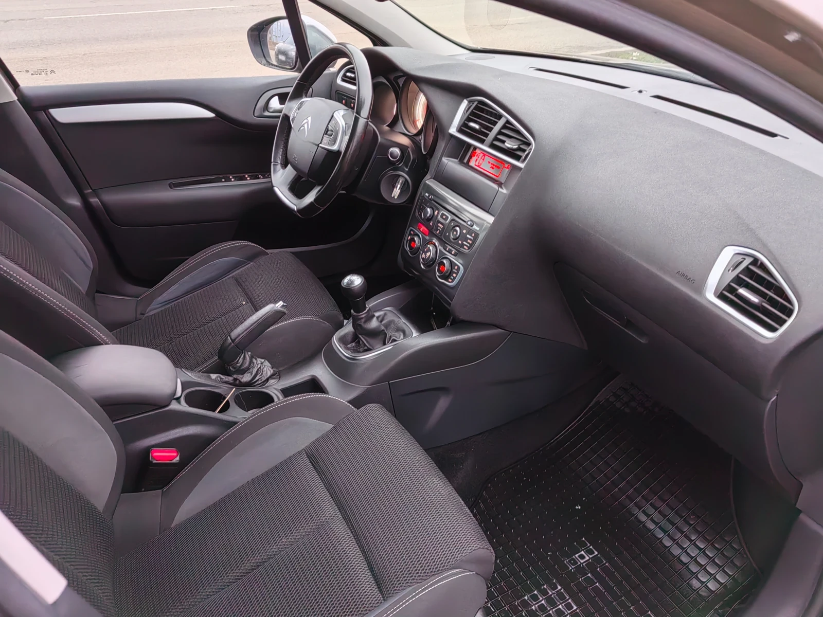 Citroen C4 1.4i  95ps, снимка 12 - Автомобили и джипове - 53961219