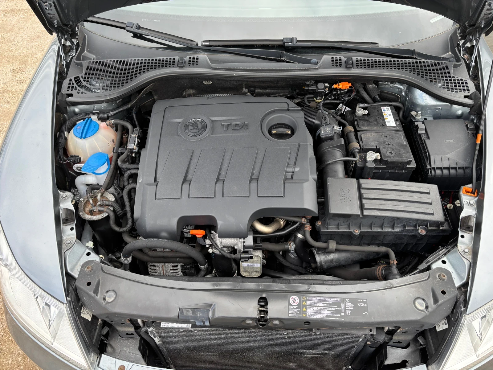 Skoda Octavia 1.6TDI 4x4, снимка 16 - Автомобили и джипове - 54039171