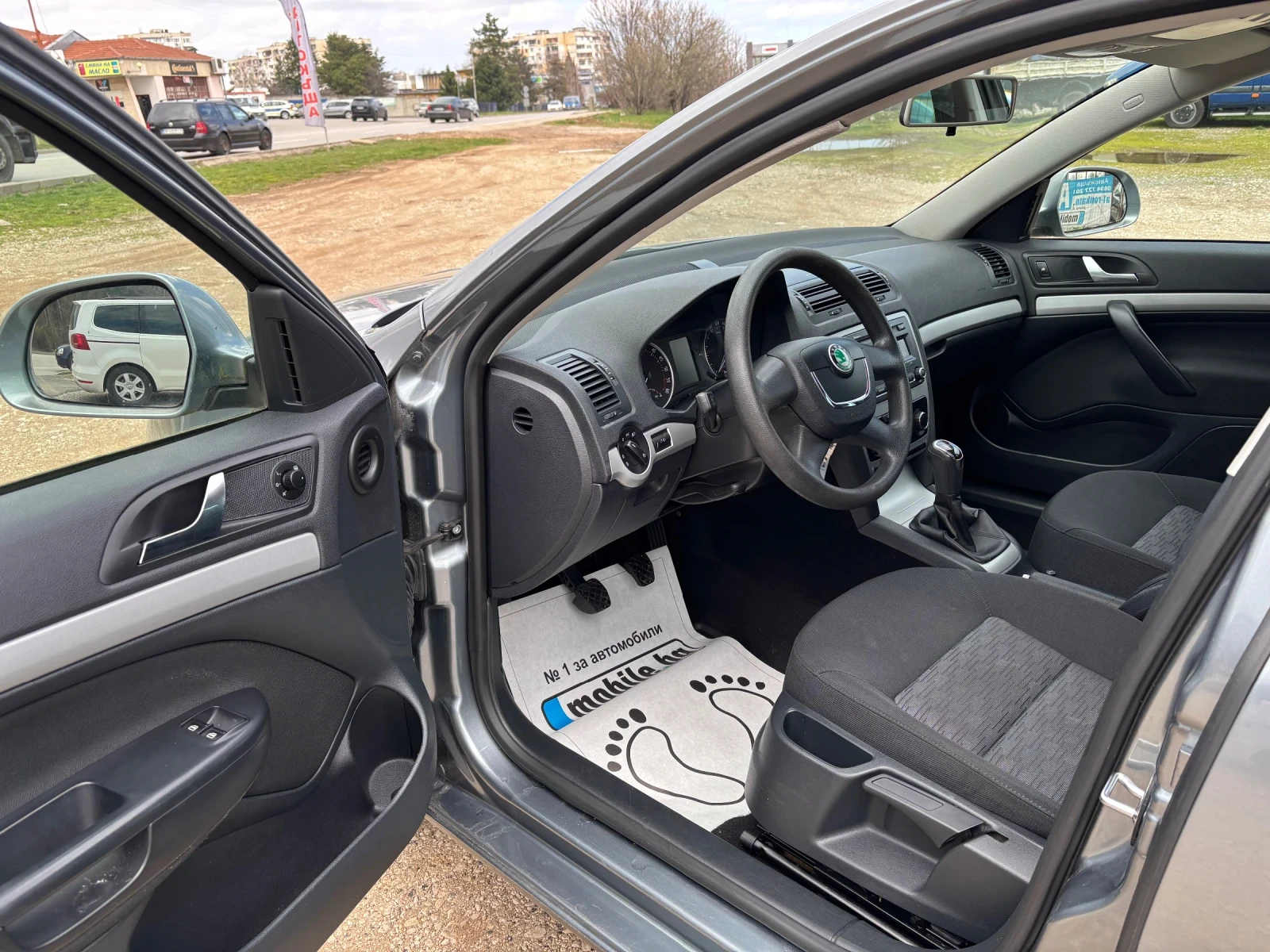 Skoda Octavia 1.6TDI 4x4, снимка 7 - Автомобили и джипове - 54039171