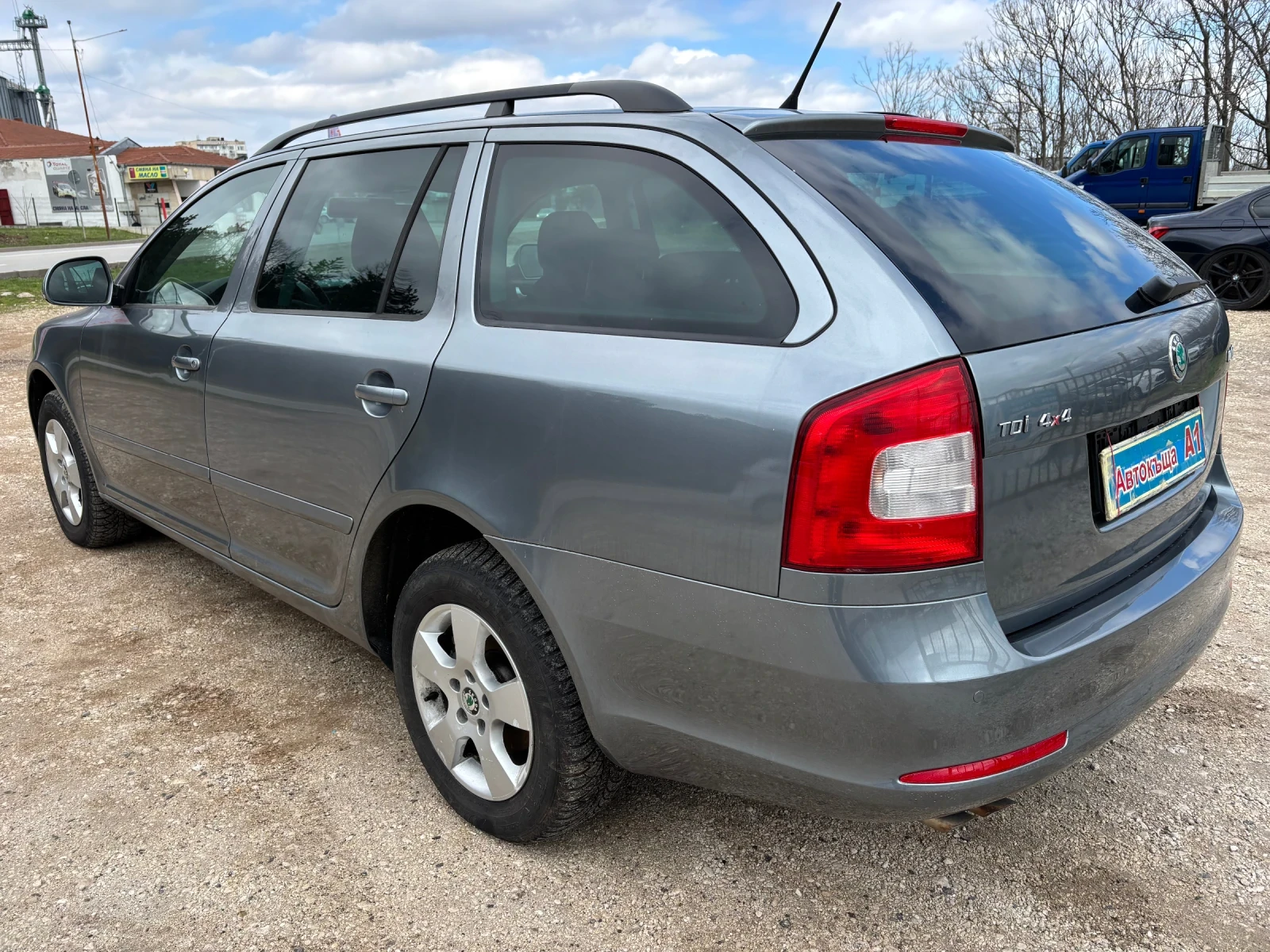 Skoda Octavia 1.6TDI 4x4, снимка 4 - Автомобили и джипове - 54039171
