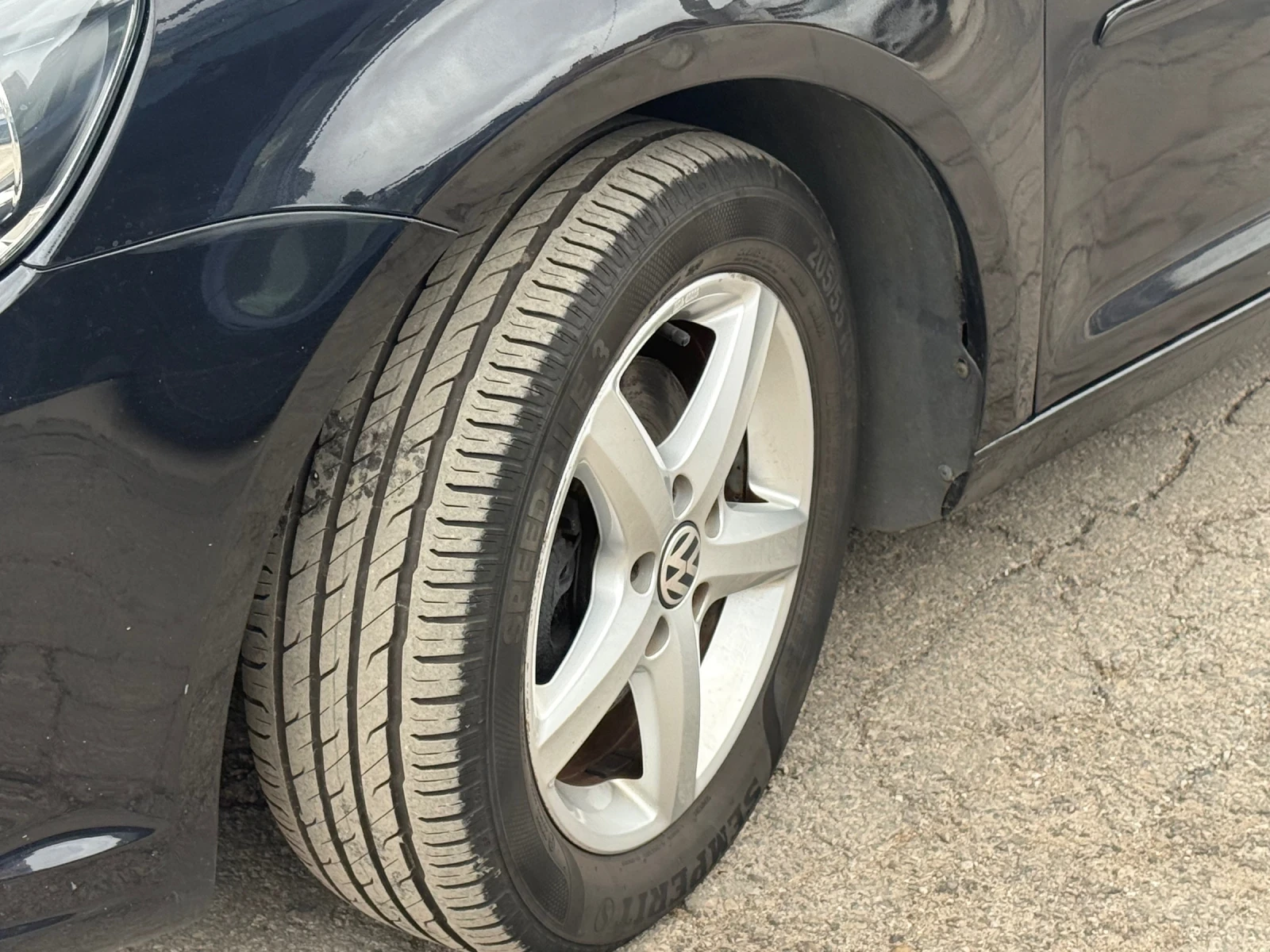 VW Touran 1.6TDI 105 k.c. 7-Места, снимка 7 - Автомобили и джипове - 54058784