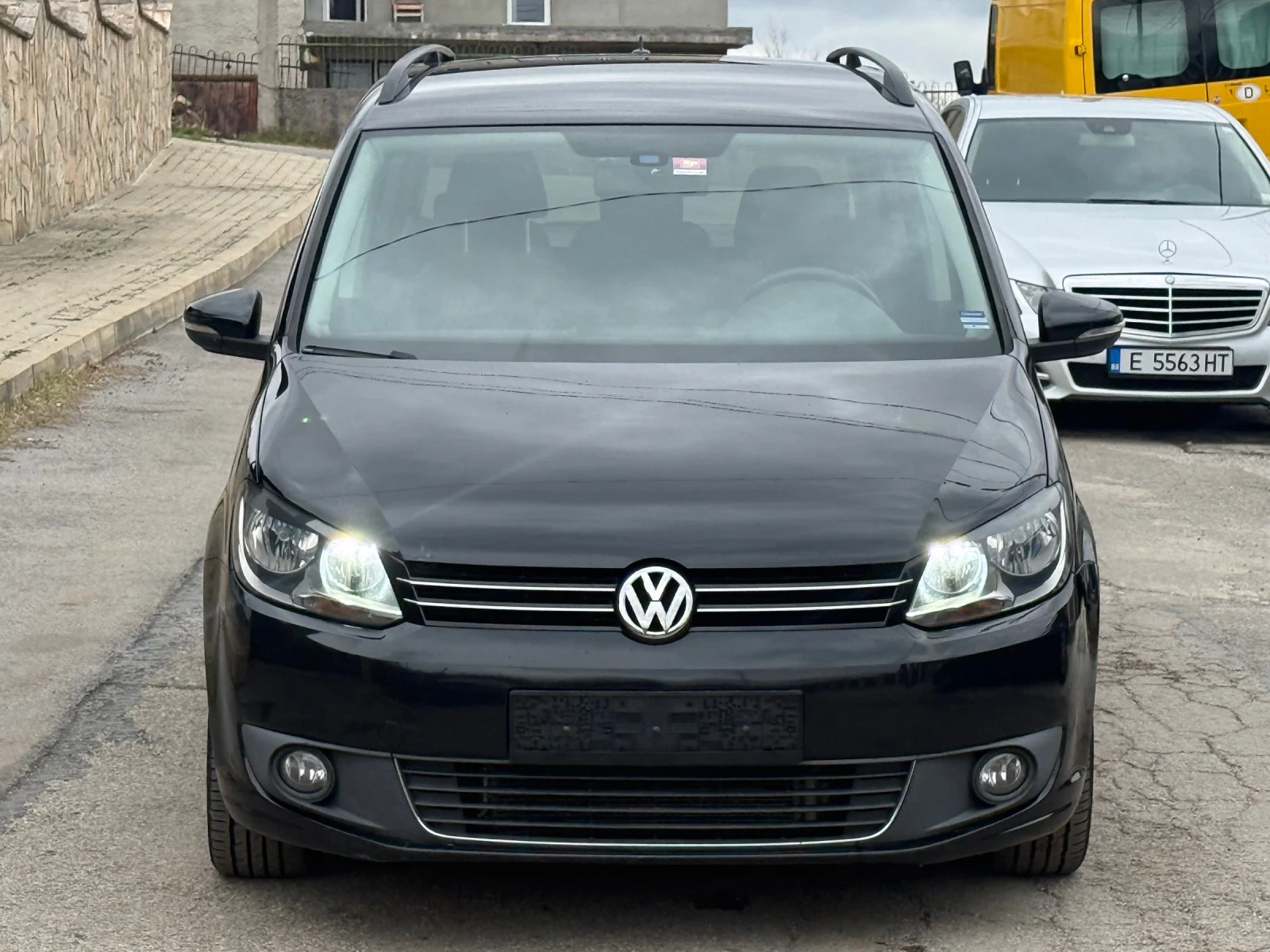 VW Touran 1.6TDI 105 k.c. 7-Места, снимка 3 - Автомобили и джипове - 54058784