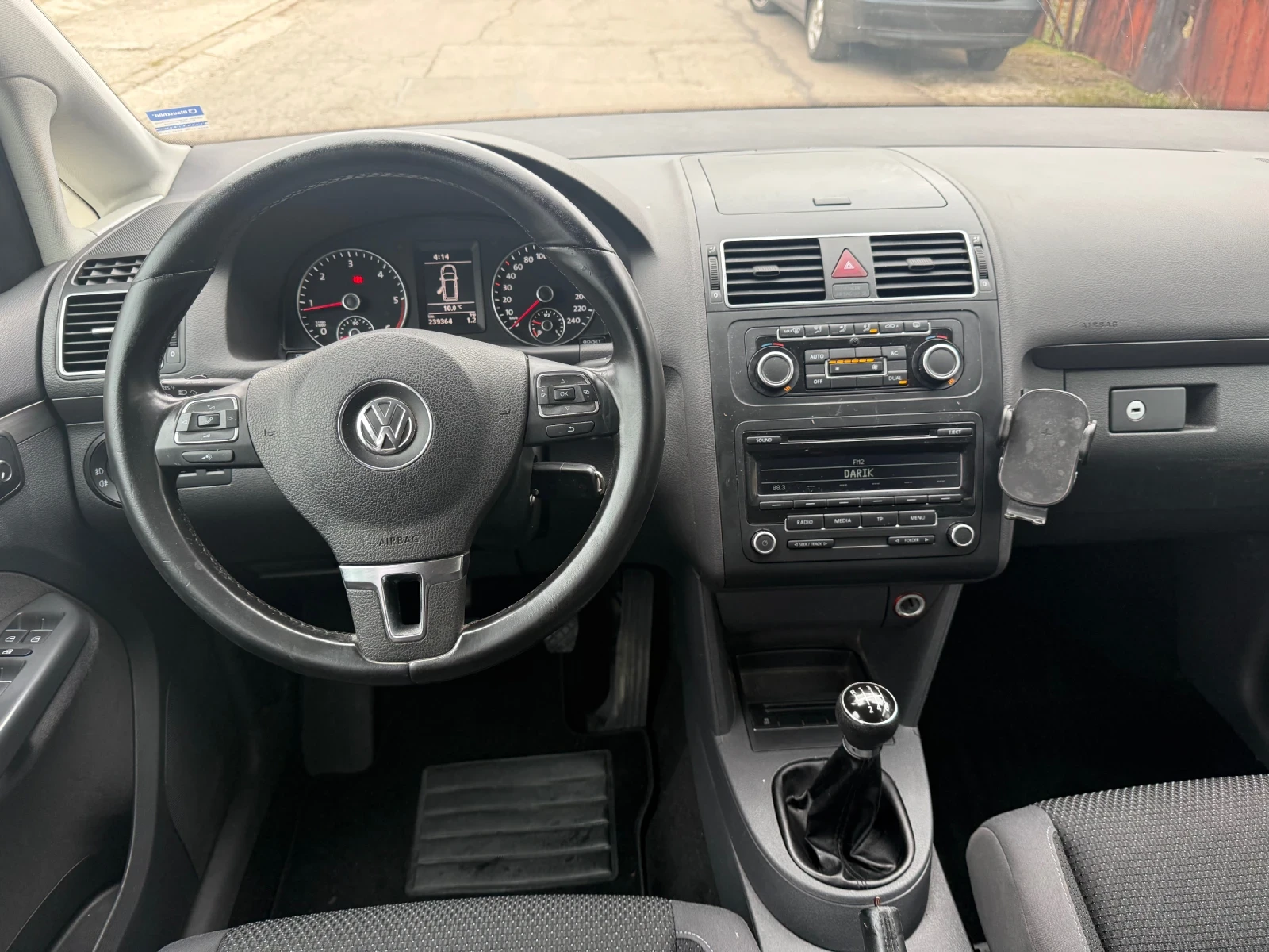 VW Touran 1.6TDI 105 k.c. 7-Места, снимка 11 - Автомобили и джипове - 54058784