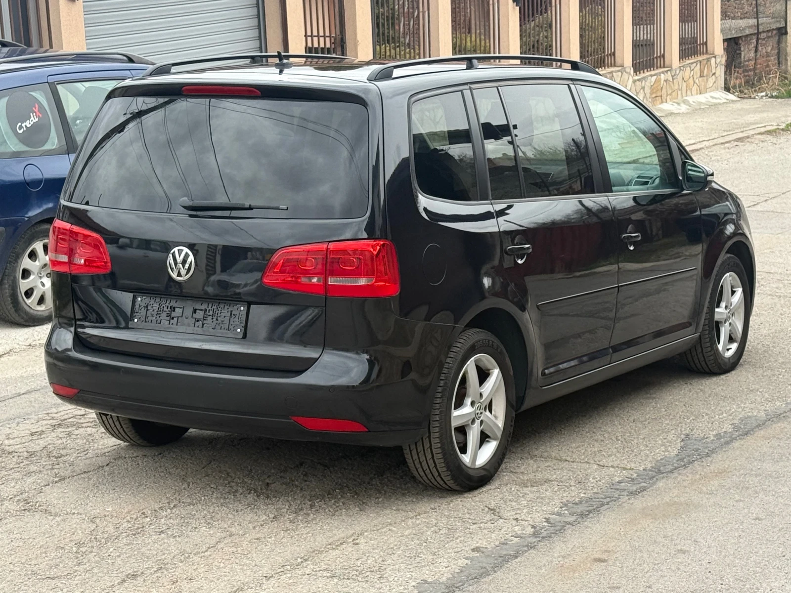 VW Touran 1.6TDI 105 k.c. 7-Места, снимка 5 - Автомобили и джипове - 54058784
