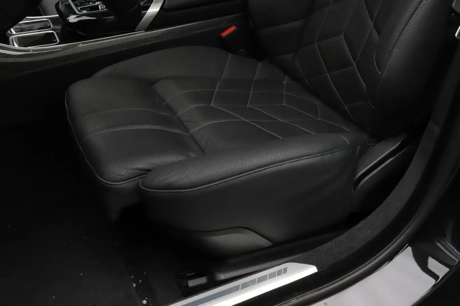 BMW 760 M-Sport xDrive, снимка 6 - Автомобили и джипове - 54880244