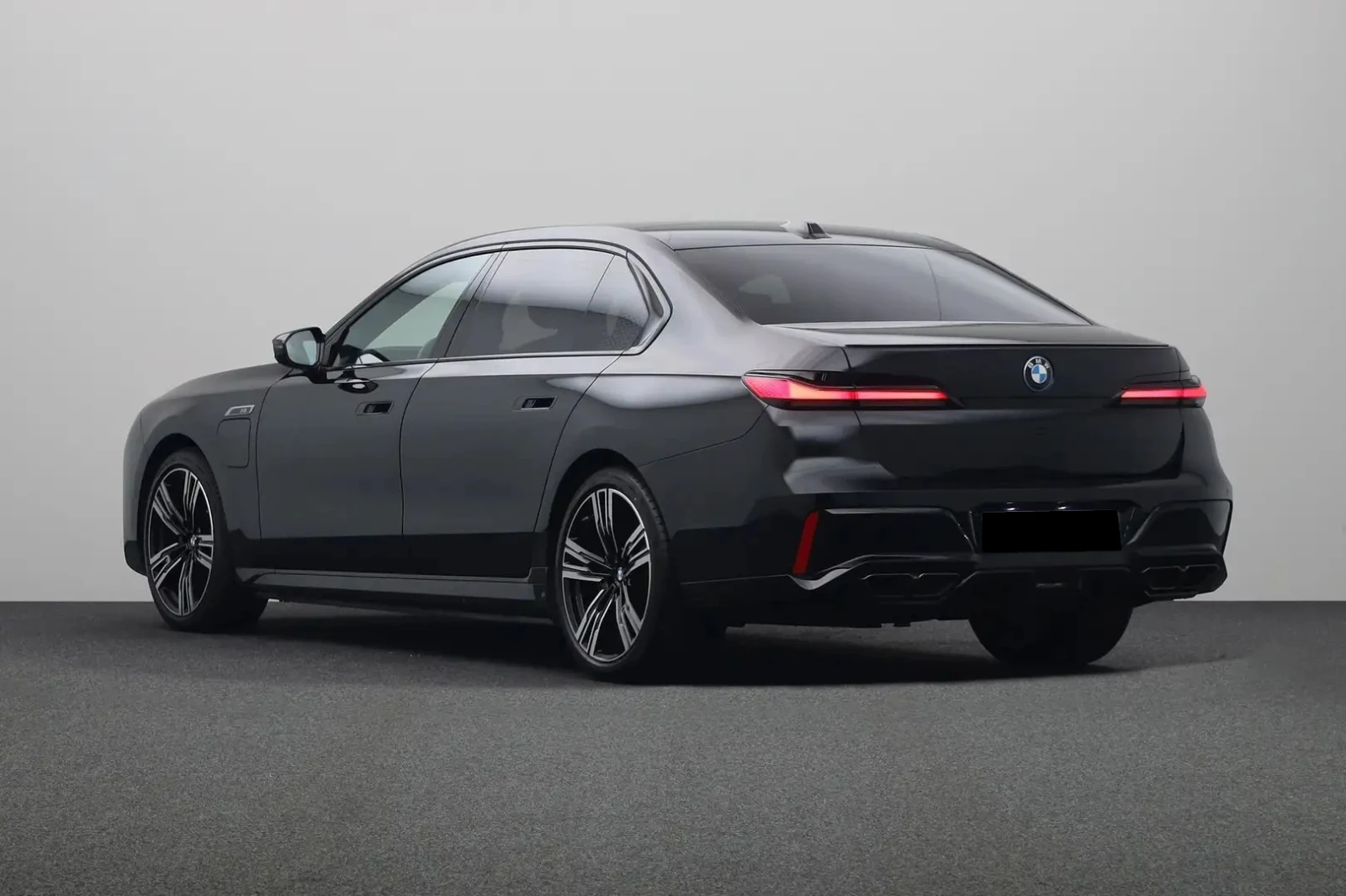 BMW 760 M-Sport xDrive, снимка 3 - Автомобили и джипове - 54880244