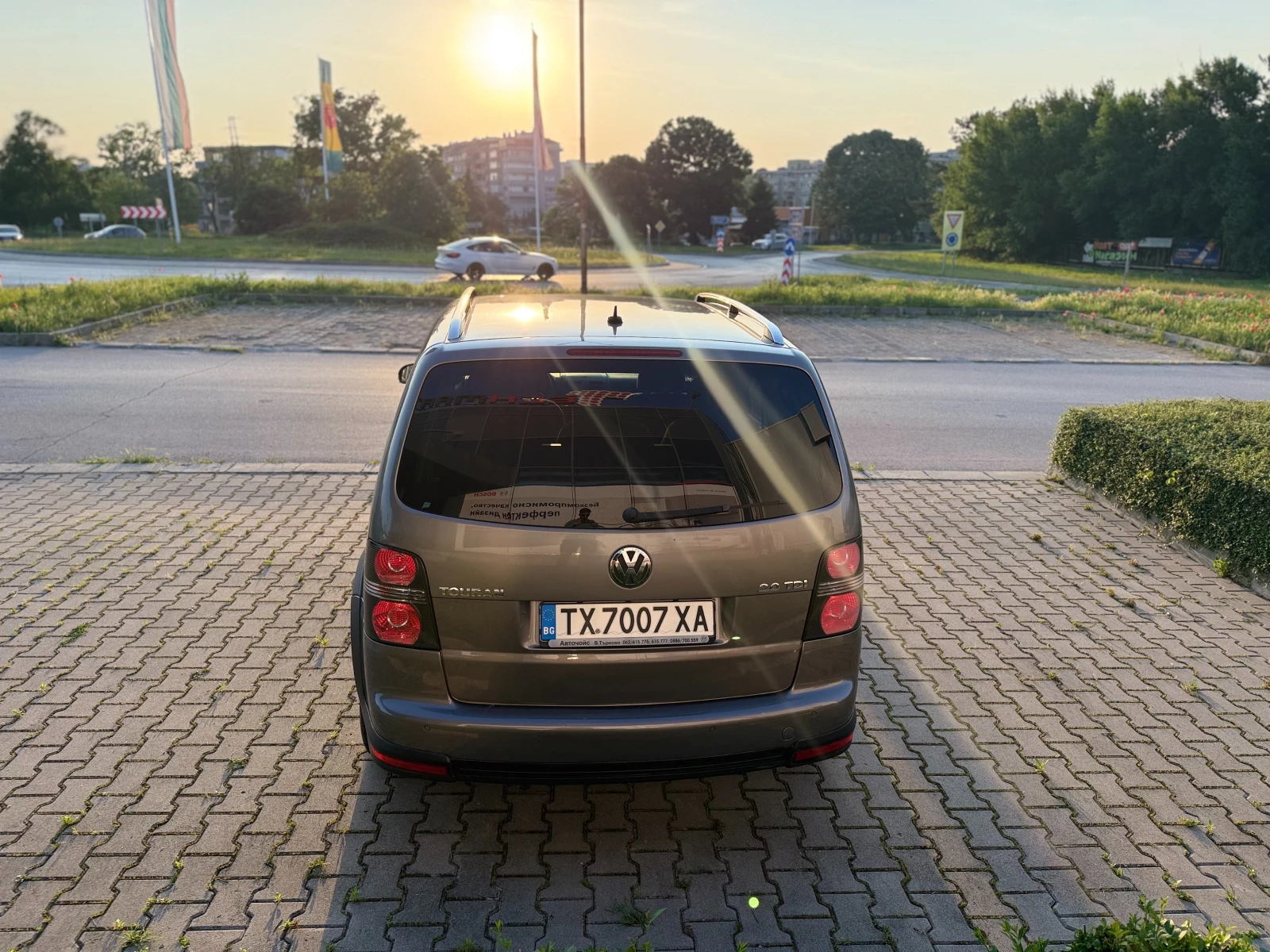VW Touran CROSS, DSG, ЕДИН СОБСТВЕНИК, FULL, ПЕРФЕКТЕН, снимка 4 - Автомобили и джипове - 54954126