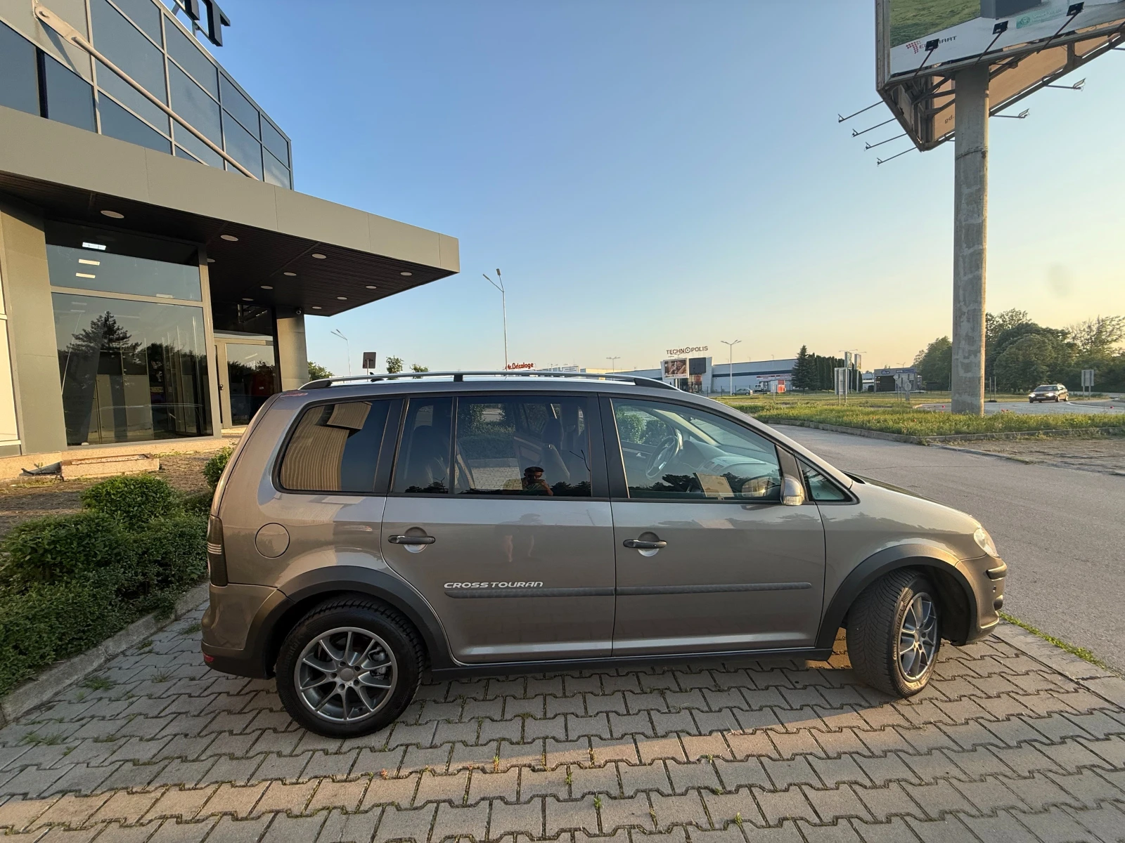VW Touran CROSS, DSG, ЕДИН СОБСТВЕНИК, FULL, ПЕРФЕКТЕН, снимка 6 - Автомобили и джипове - 54954126