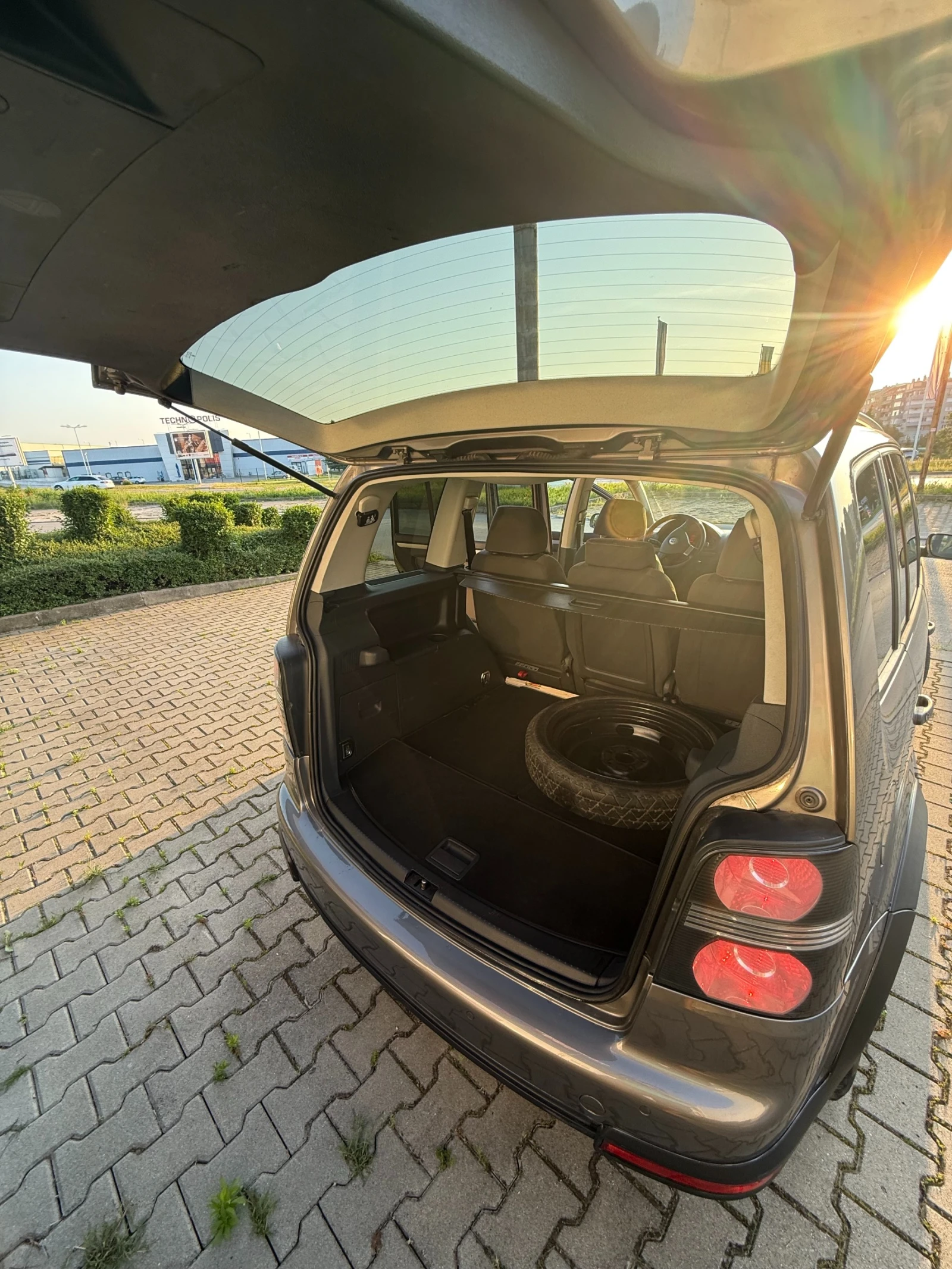 VW Touran CROSS, DSG, ЕДИН СОБСТВЕНИК, FULL, ПЕРФЕКТЕН, снимка 8 - Автомобили и джипове - 54954126
