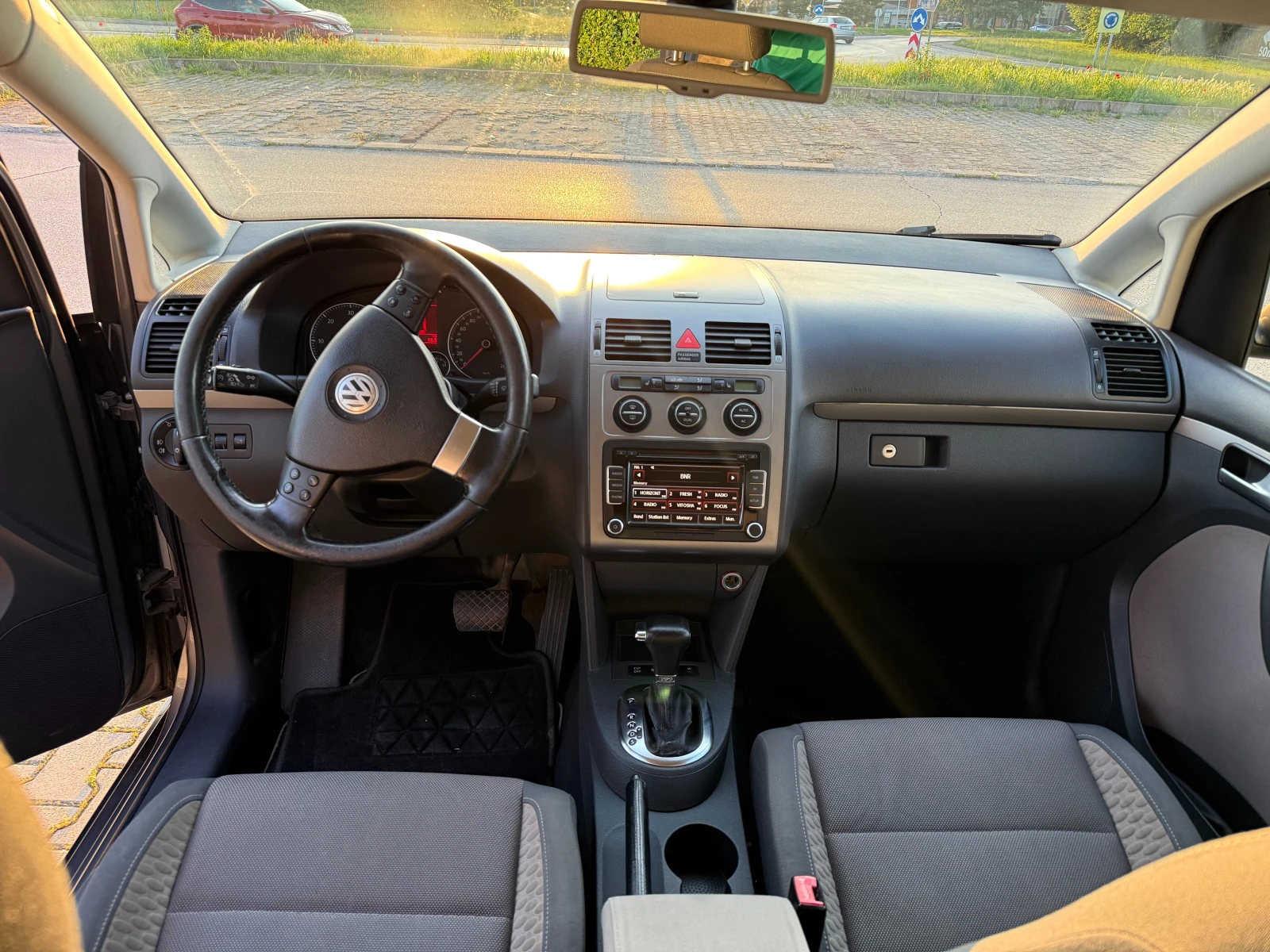 VW Touran CROSS, DSG, ЕДИН СОБСТВЕНИК, FULL, ПЕРФЕКТЕН, снимка 9 - Автомобили и джипове - 54954126