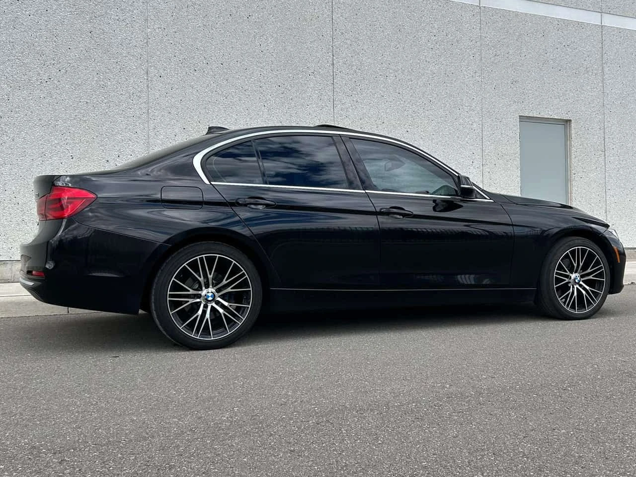 BMW 330 * BMW 330i xDrive * CARFAX * ЦЕНА ДО БГ, снимка 5 - Автомобили и джипове - 54966324