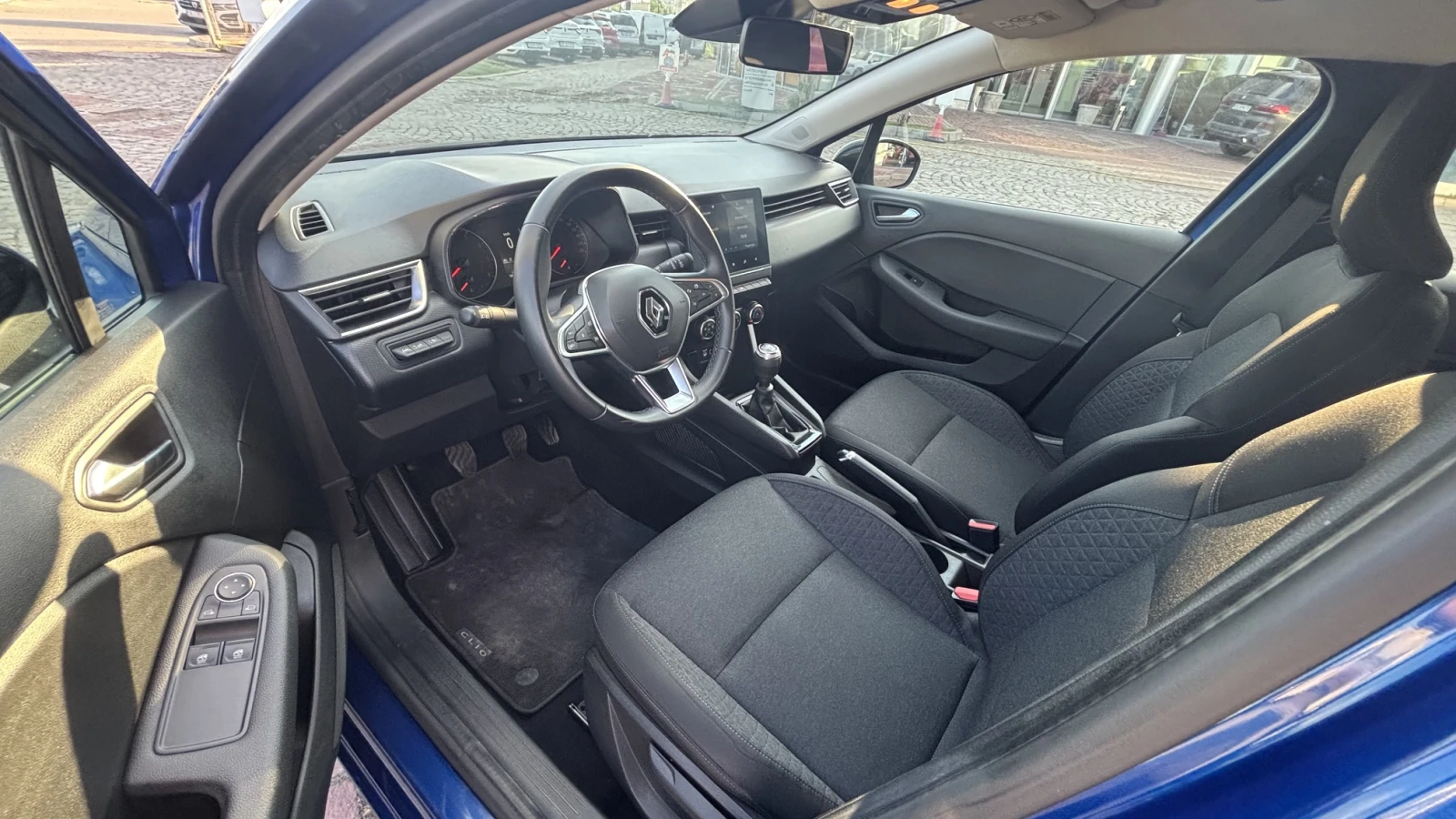 Renault Clio TCe 90 BVM, снимка 14 - Автомобили и джипове - 54969836