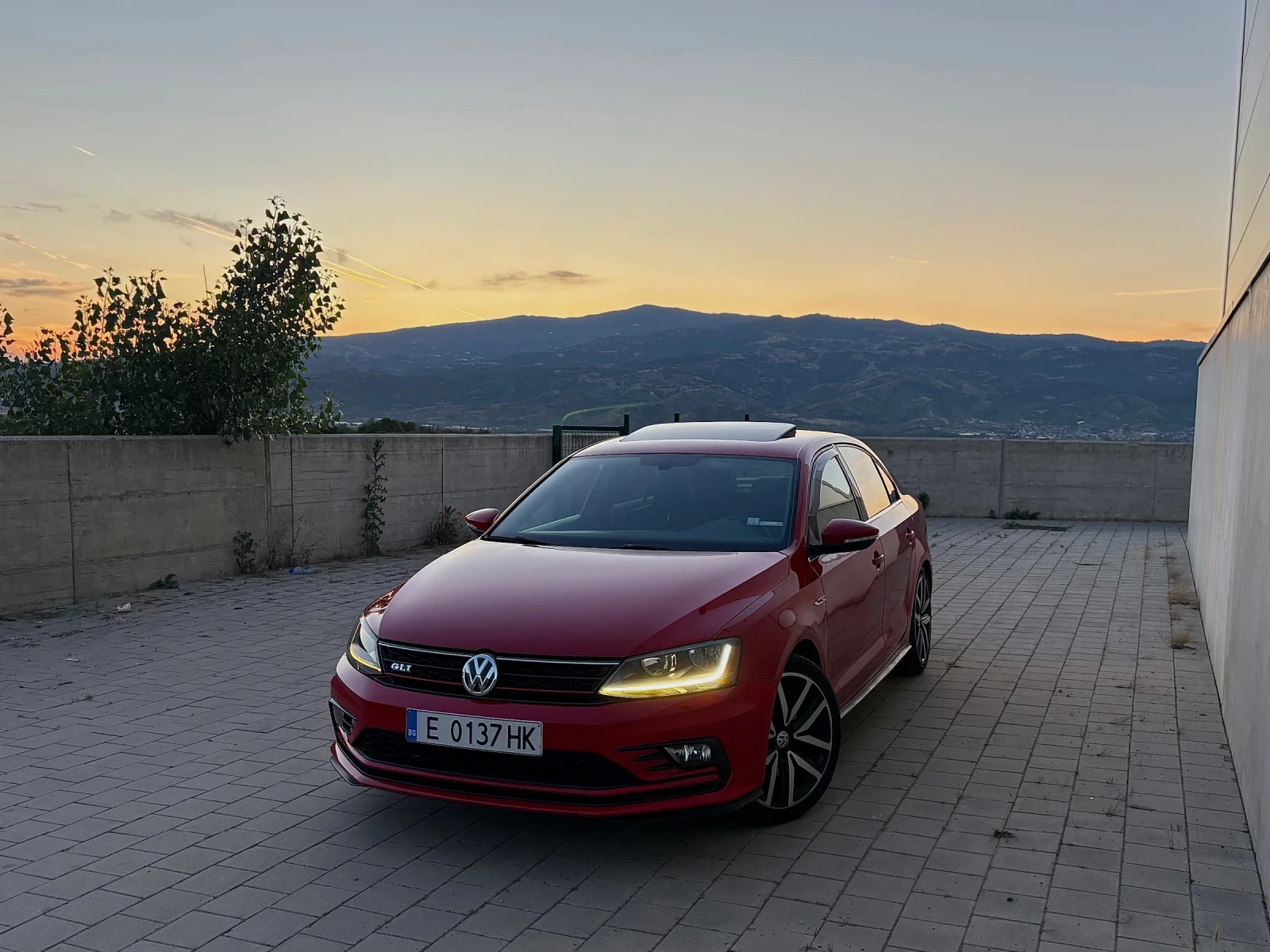 VW Jetta GLI 2.0 TSI DSG 211-Кс 100х.км, снимка 2 - Автомобили и джипове - 55366761