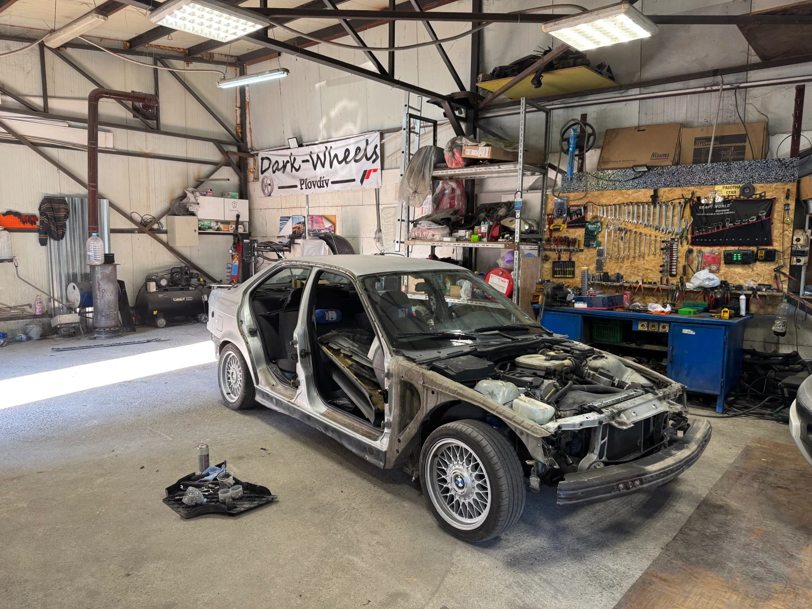 BMW 318, снимка 11 - Автомобили и джипове - 56660163